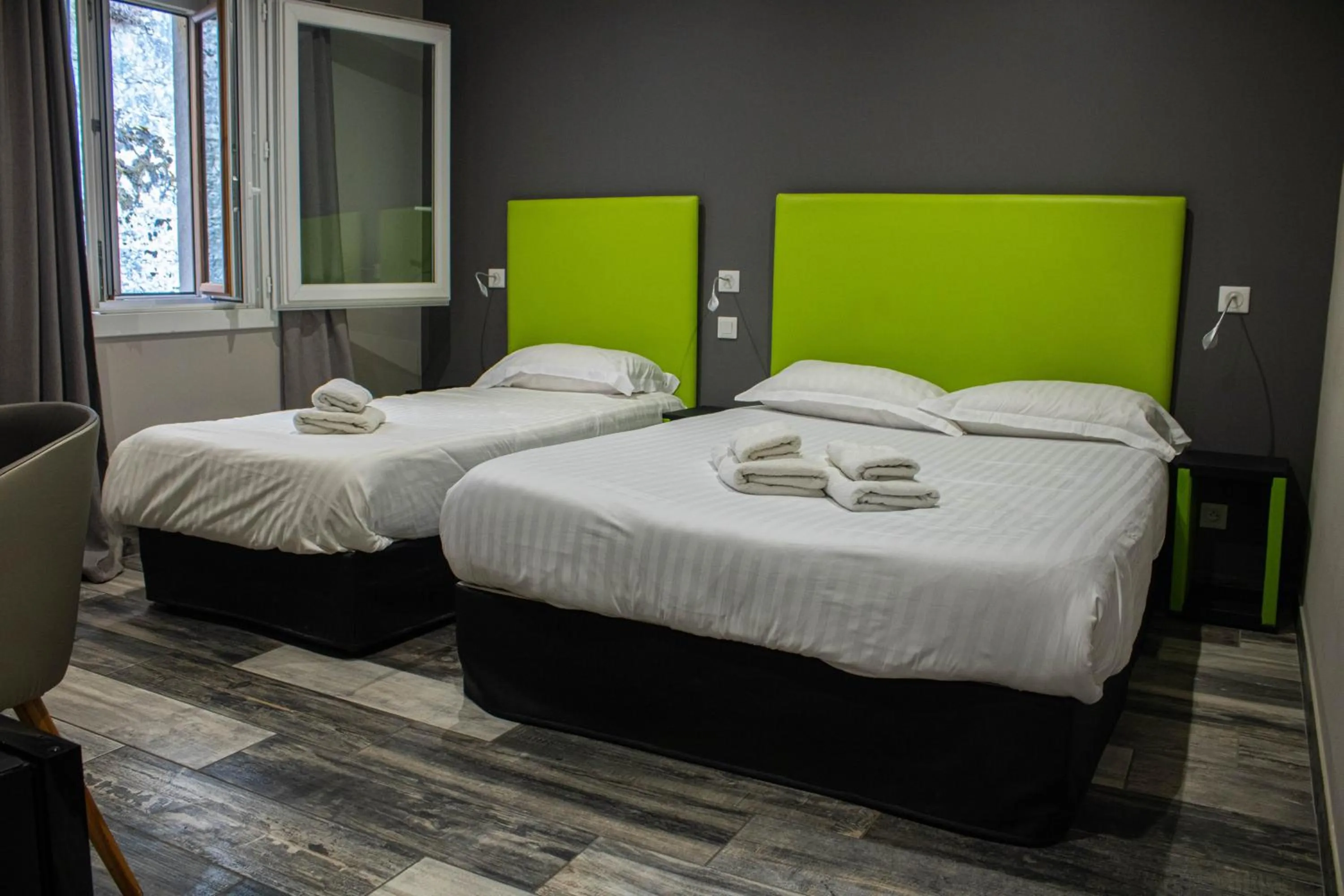 Family, Bed in La Source