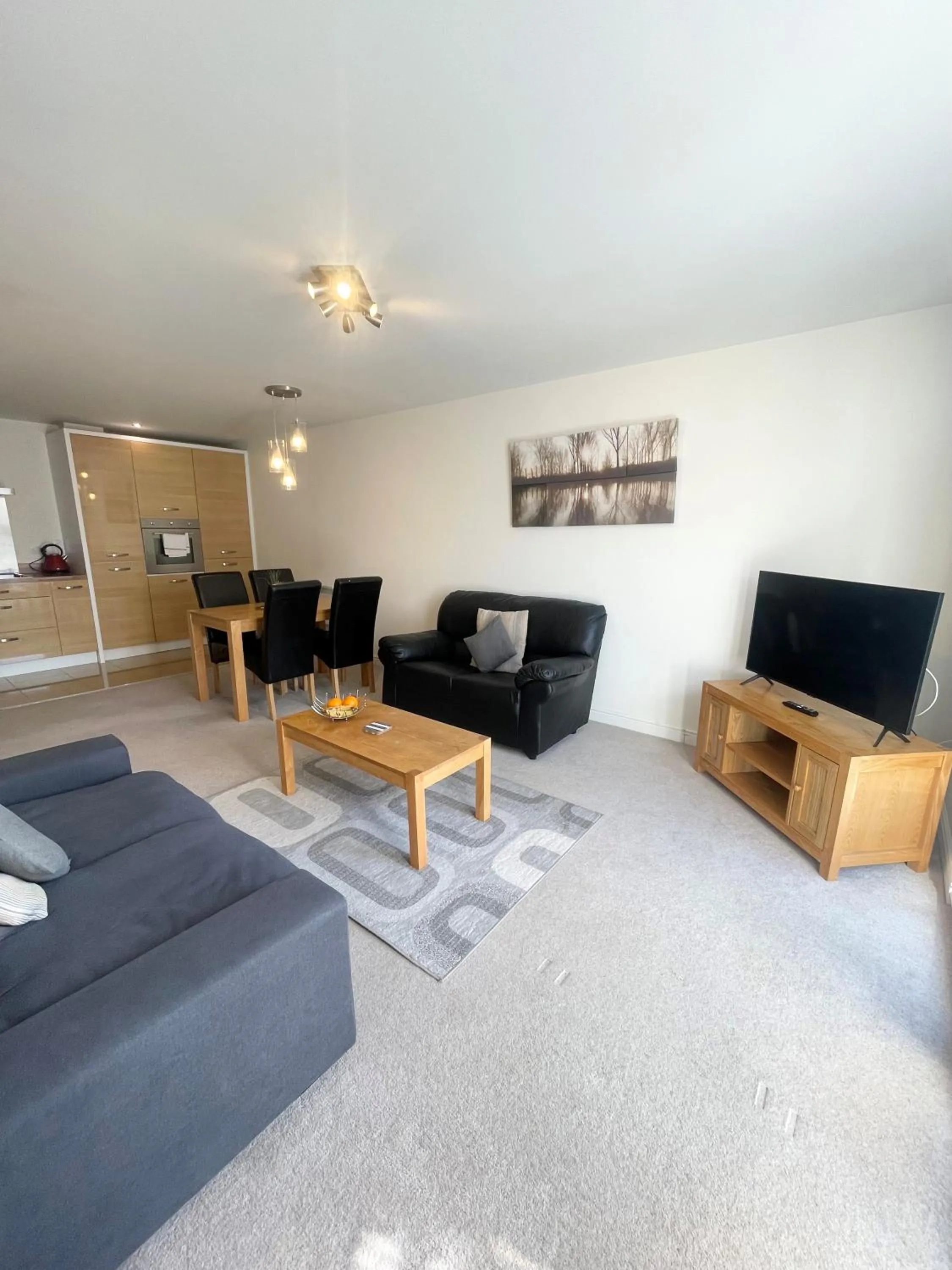 TV and multimedia in Blue Sky Apartments @Wallis Square, Farnborough