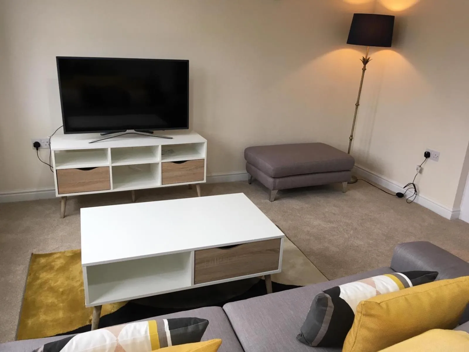 TV and multimedia in Blue Sky Apartments @Wallis Square, Farnborough
