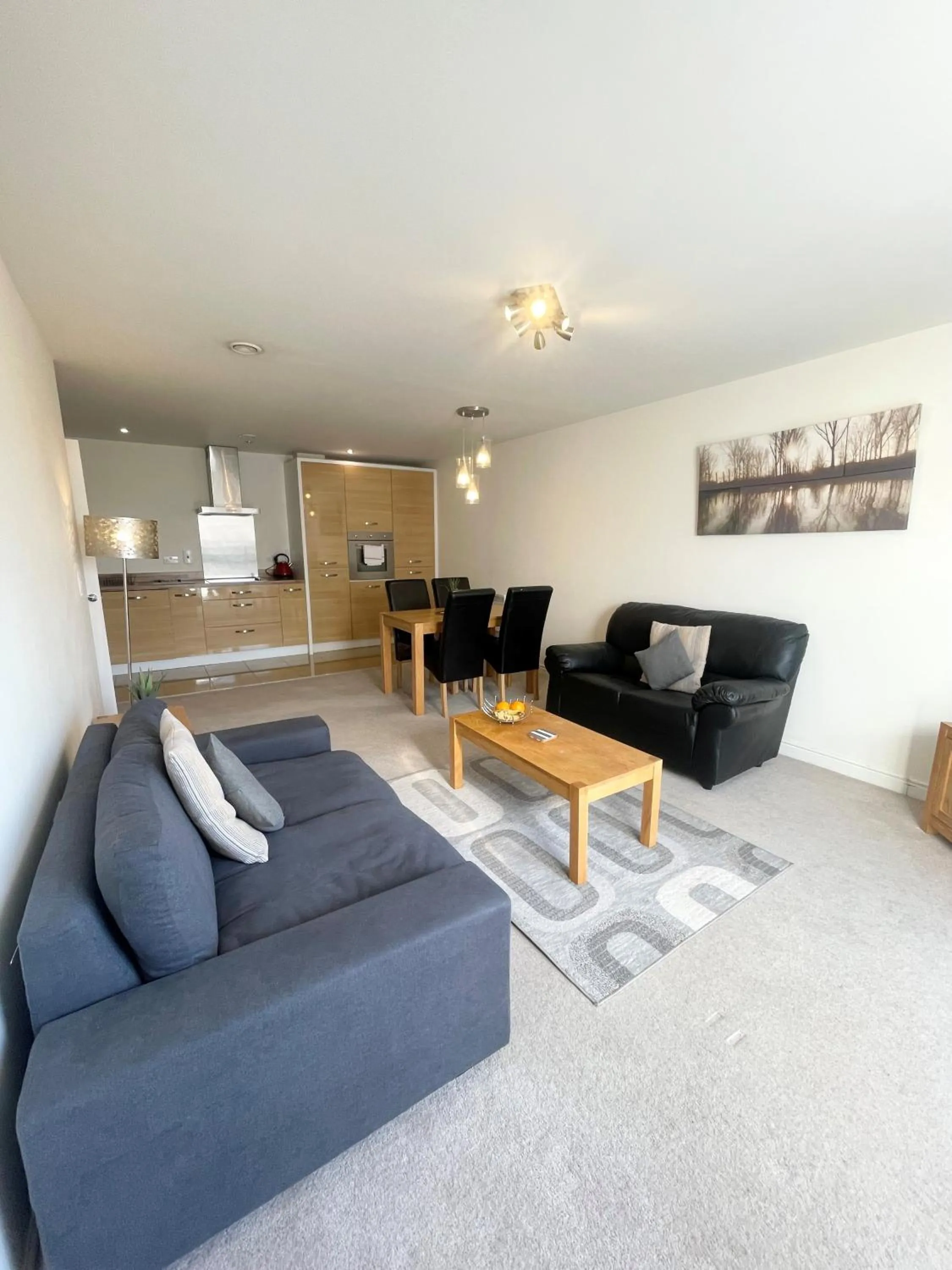 Kitchen or kitchenette in Blue Sky Apartments @Wallis Square, Farnborough