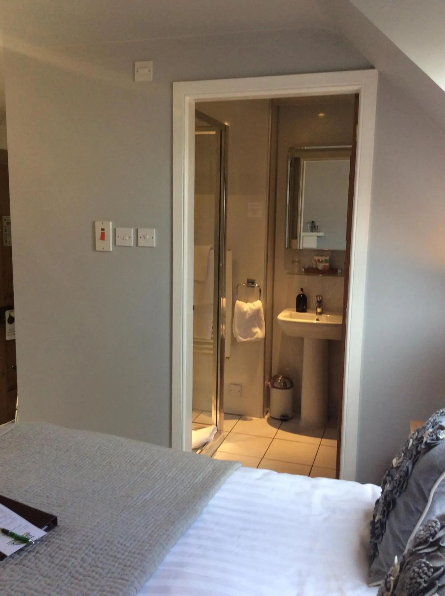 Bathroom, Bed in Furan GuestHouse