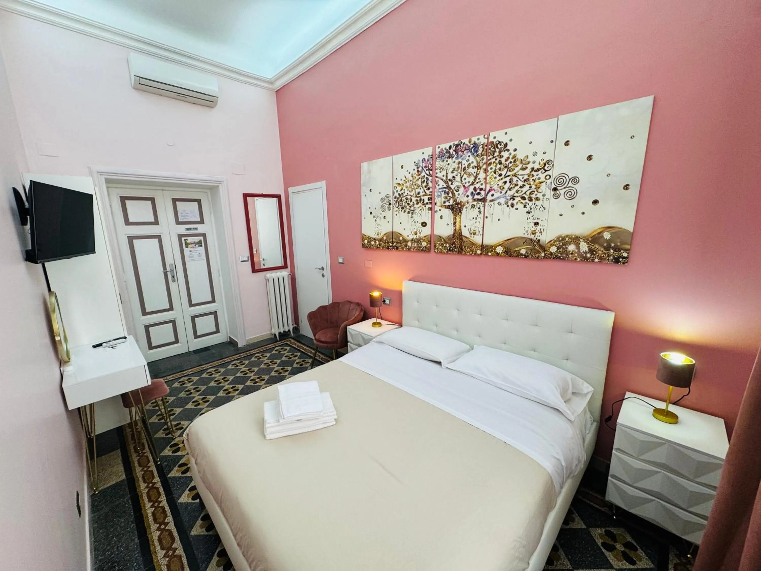 Bedroom, Bed in Virgilio Suite