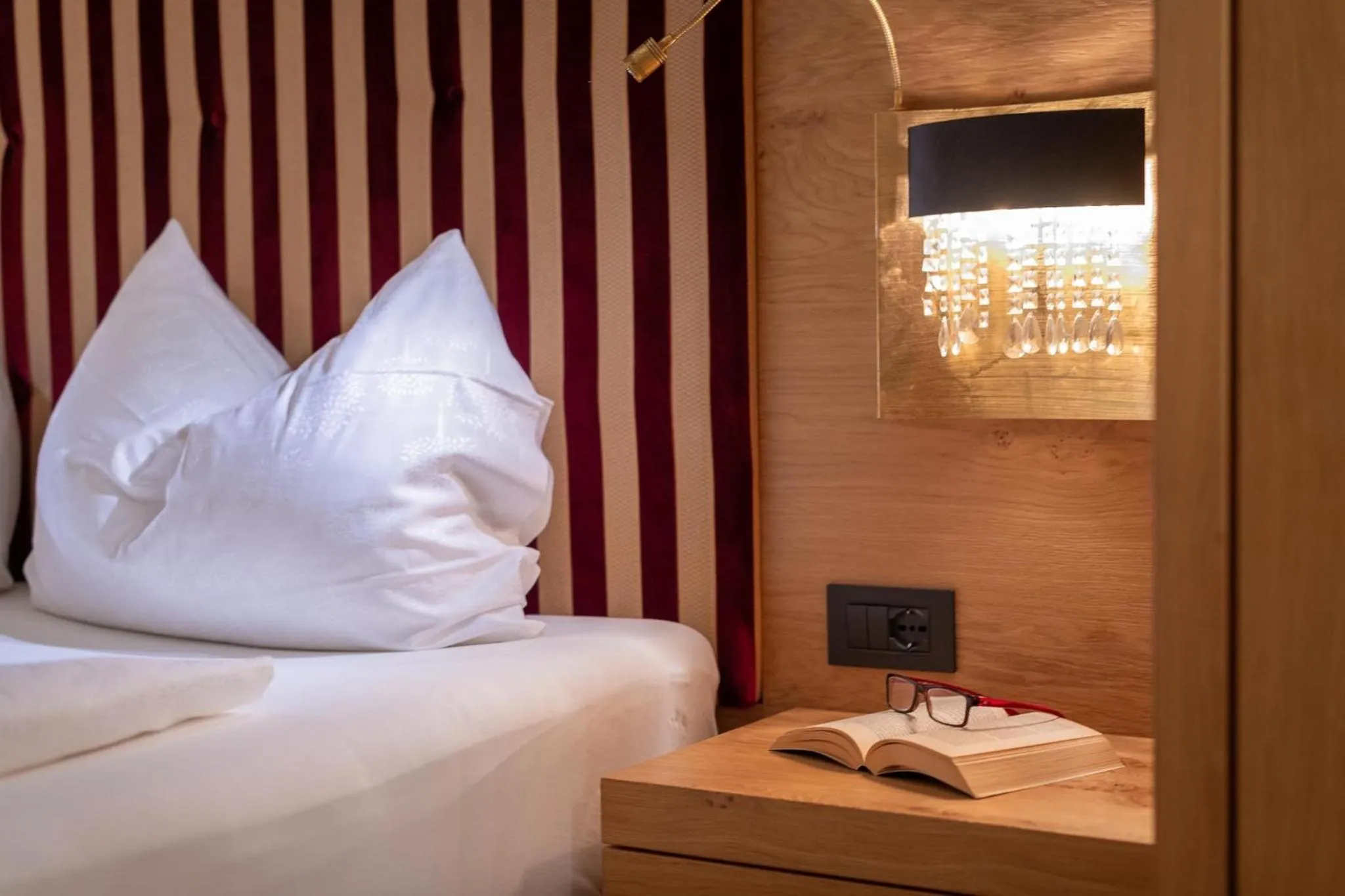 Bedroom, Bed in Panorama