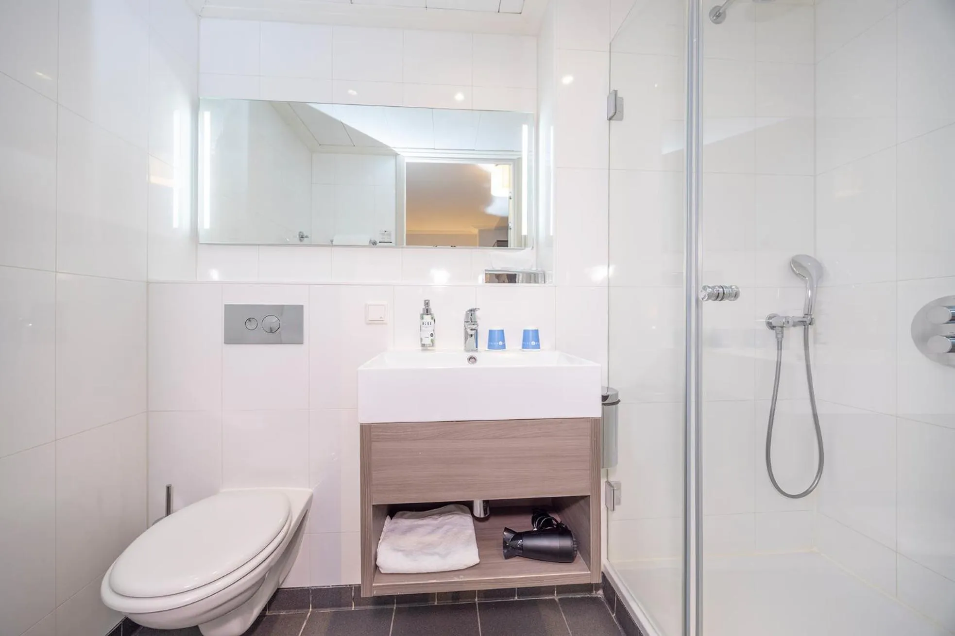 Shower in Fletcher Hotel - Restaurant Nautisch Kwartier