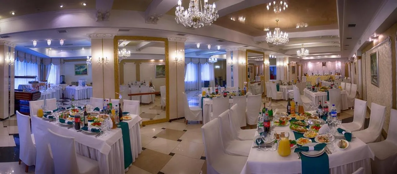Restaurant/places to eat in Hotel Mars