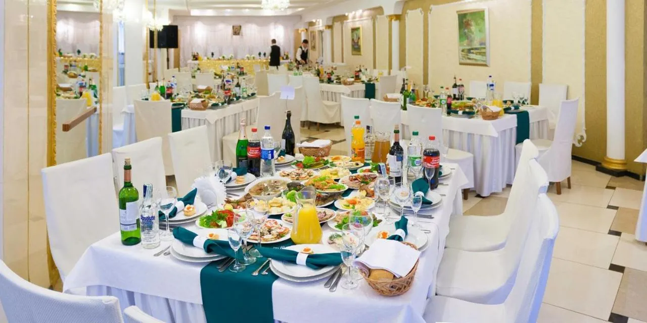Restaurant/places to eat in Hotel Mars