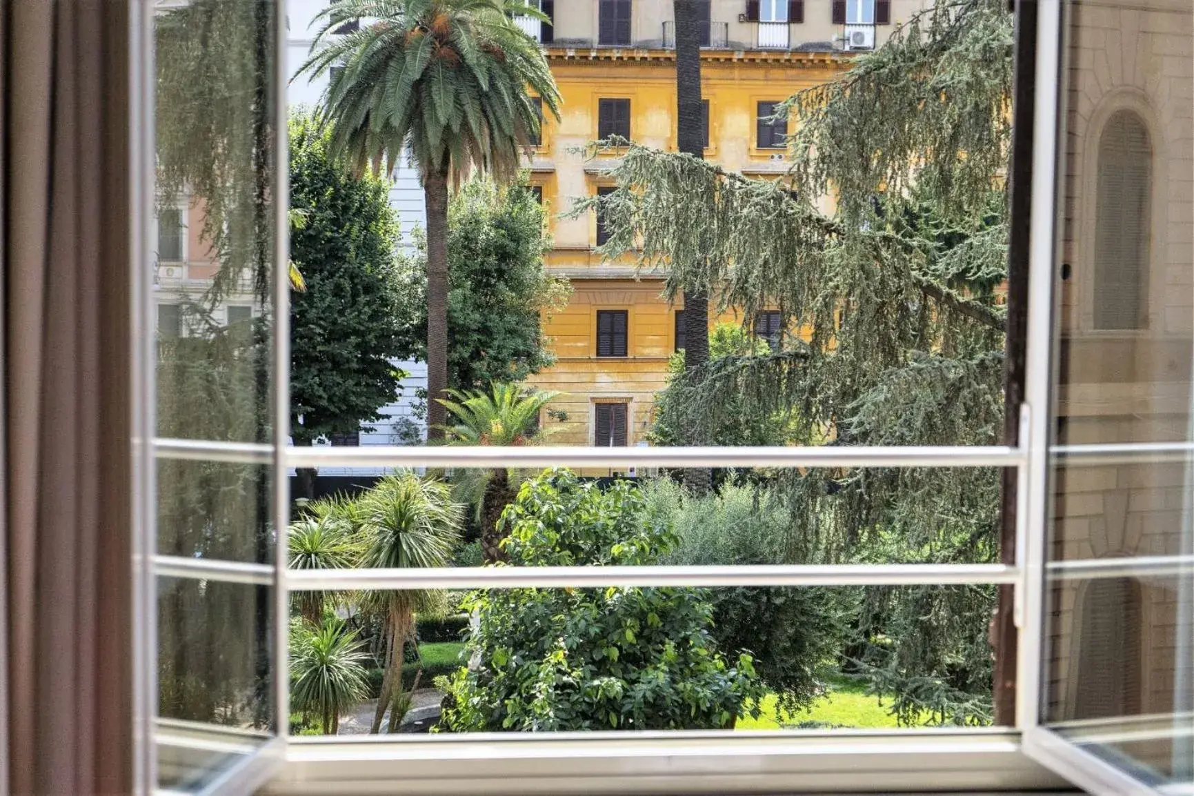 Garden view in Capitolium Rooms Garden view in Capitolium Rooms