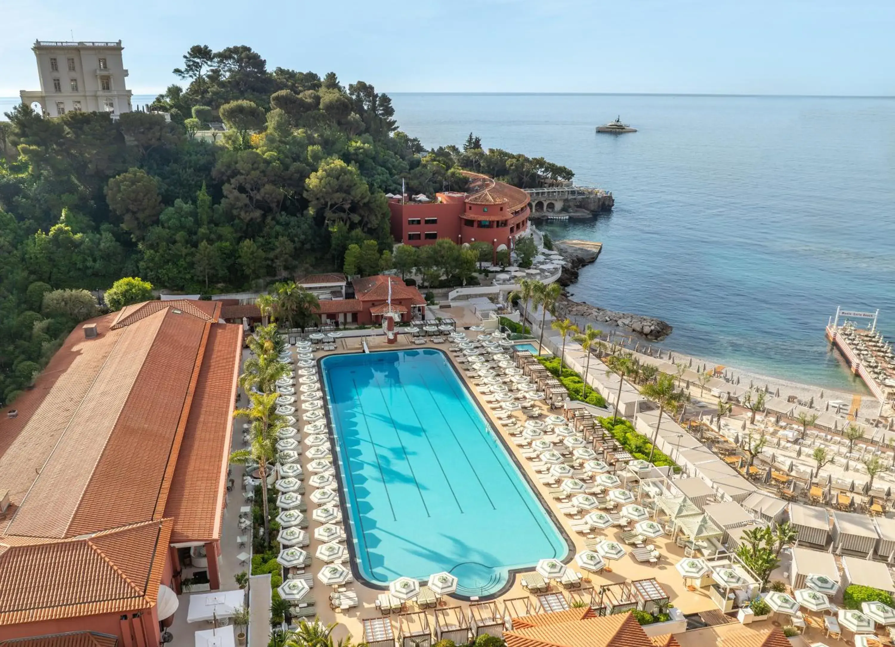 Property building in Monte-Carlo Beach Property building in Monte-Carlo Beach