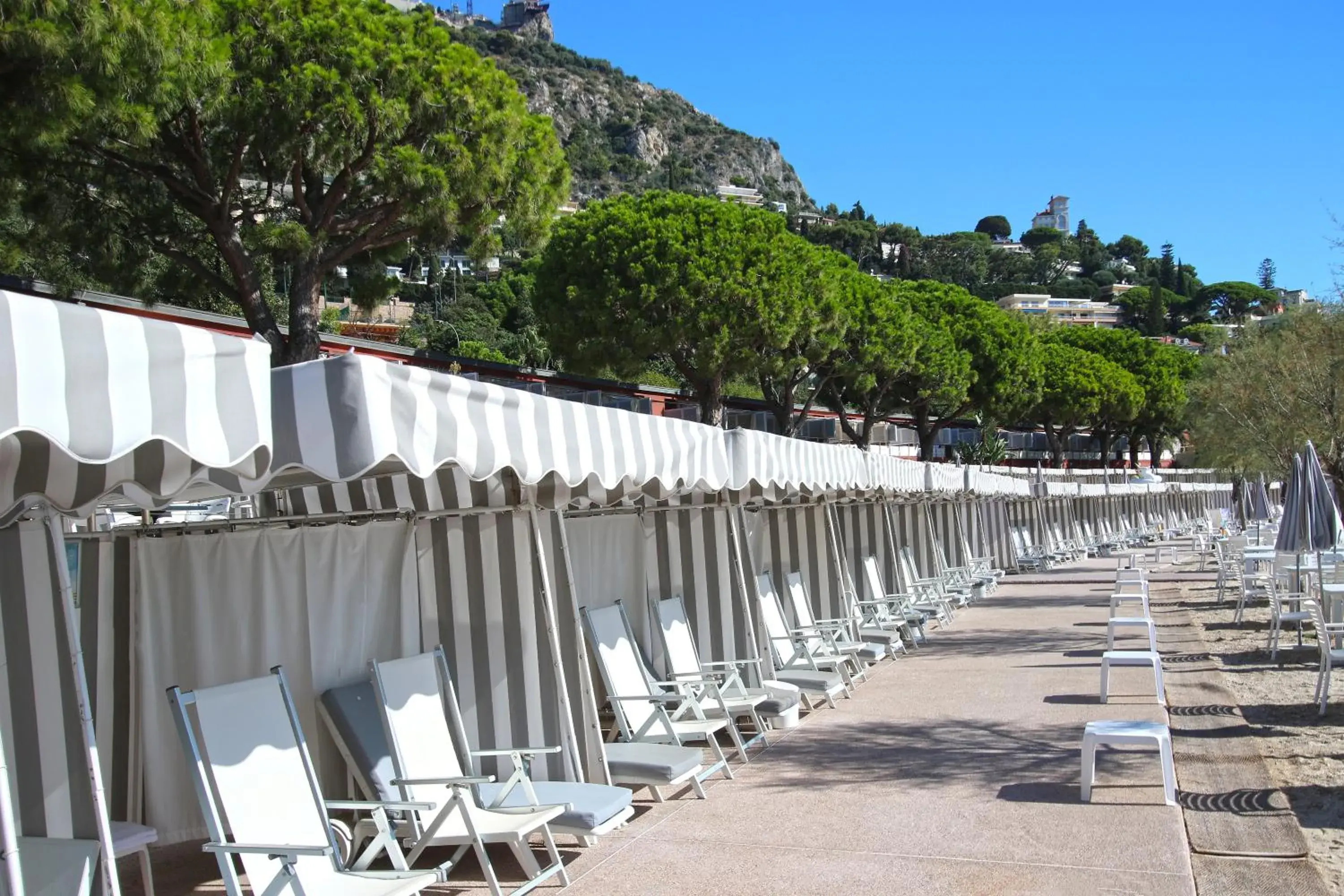 Restaurant/places to eat in Monte-Carlo Beach