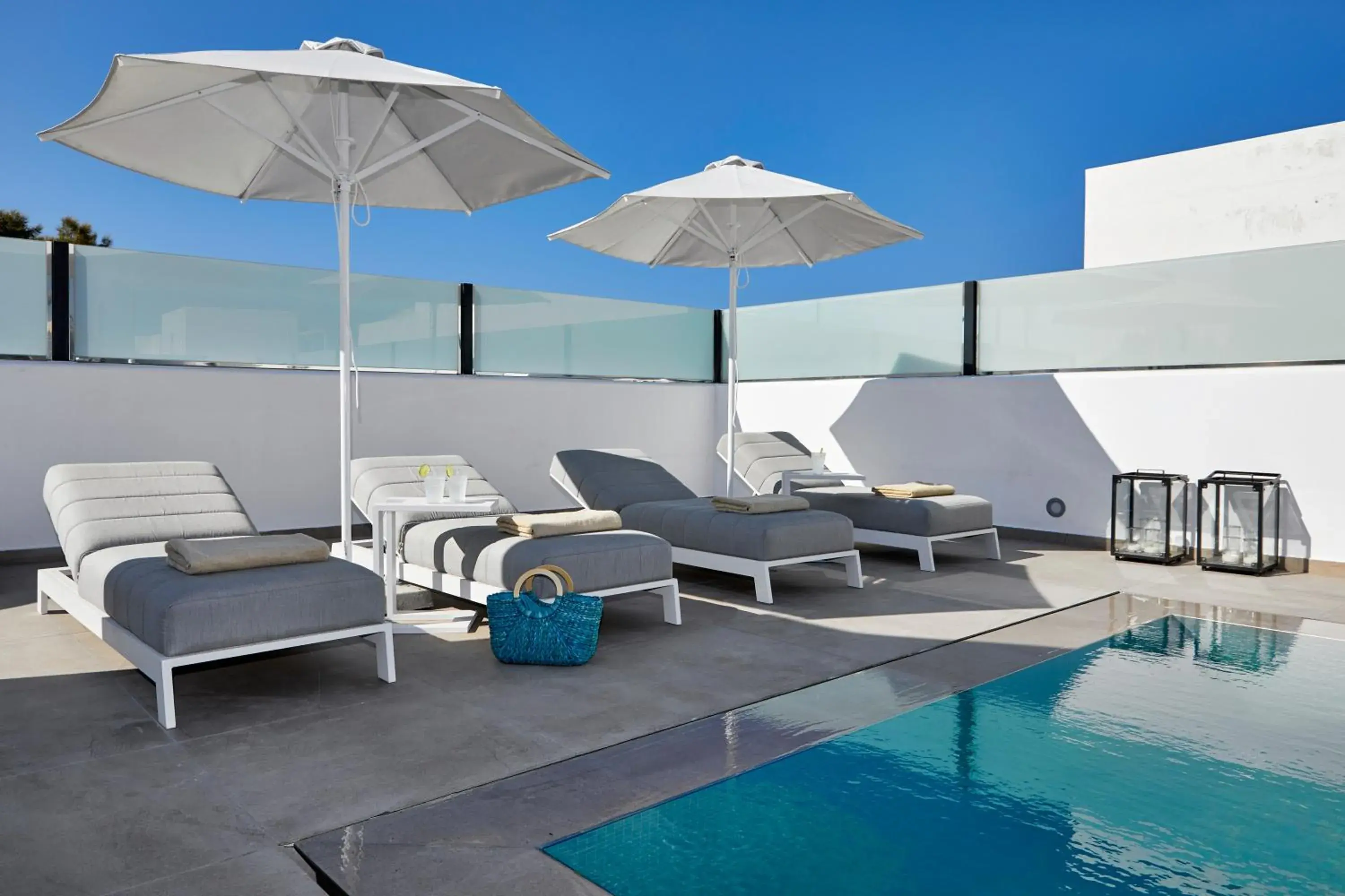 Time of day in Tramonto Private Villa Time of day in Tramonto Private Villa