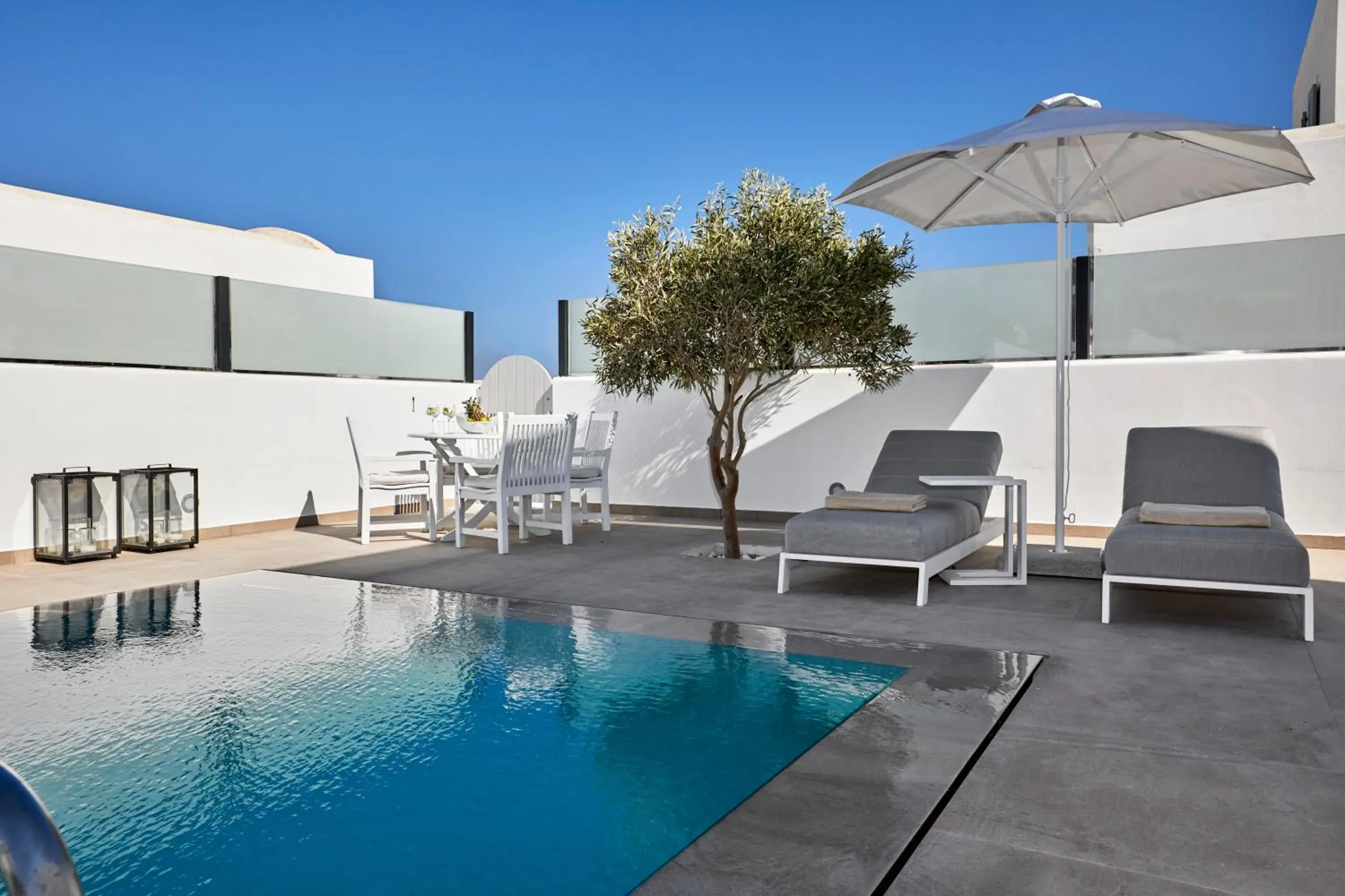 Time of day in Tramonto Private Villa Time of day in Tramonto Private Villa