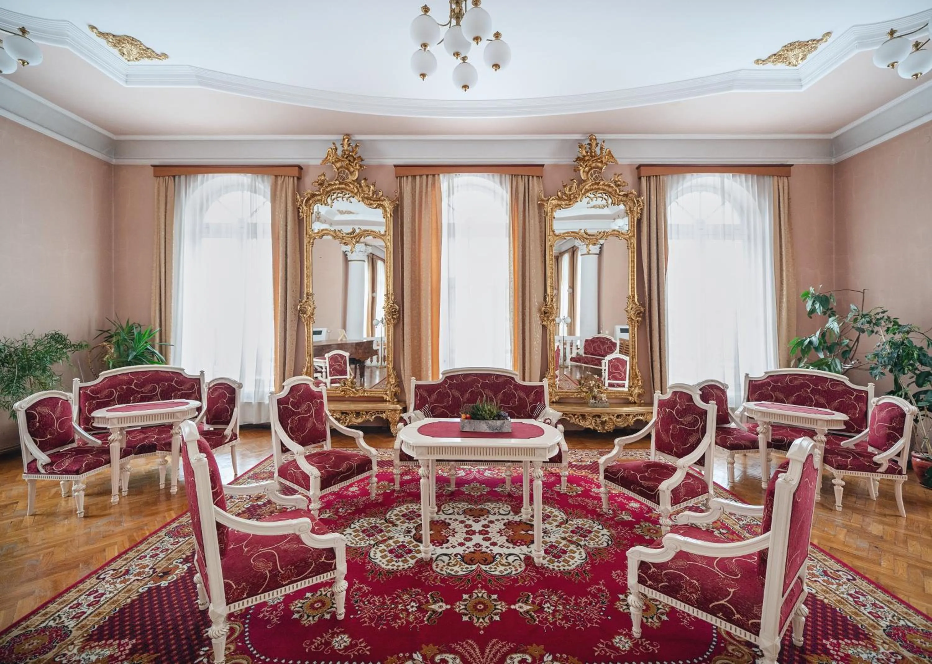 Communal lounge/ TV room in Jasny Pałac