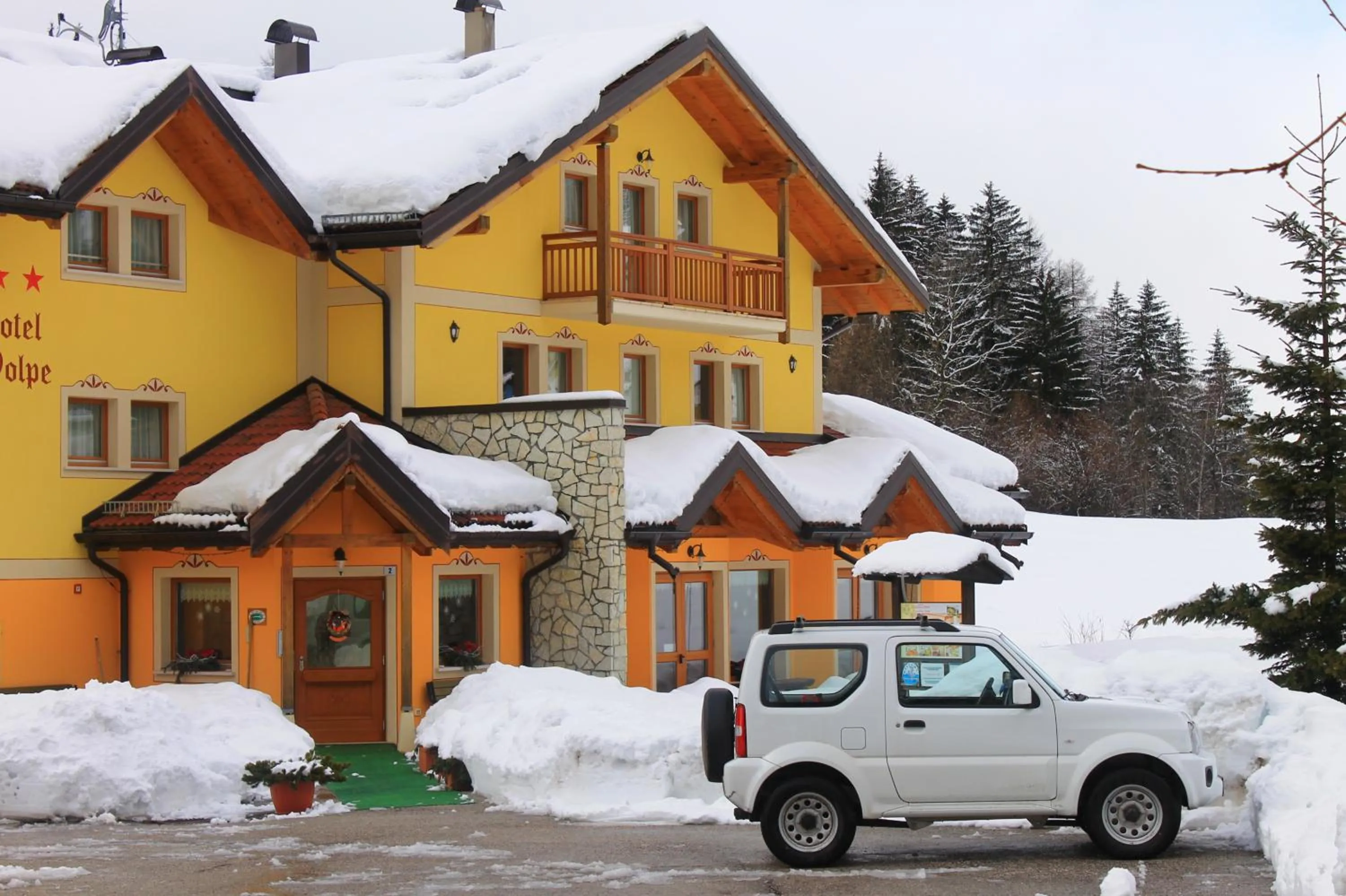 Facade/entrance in Tana Della Volpe