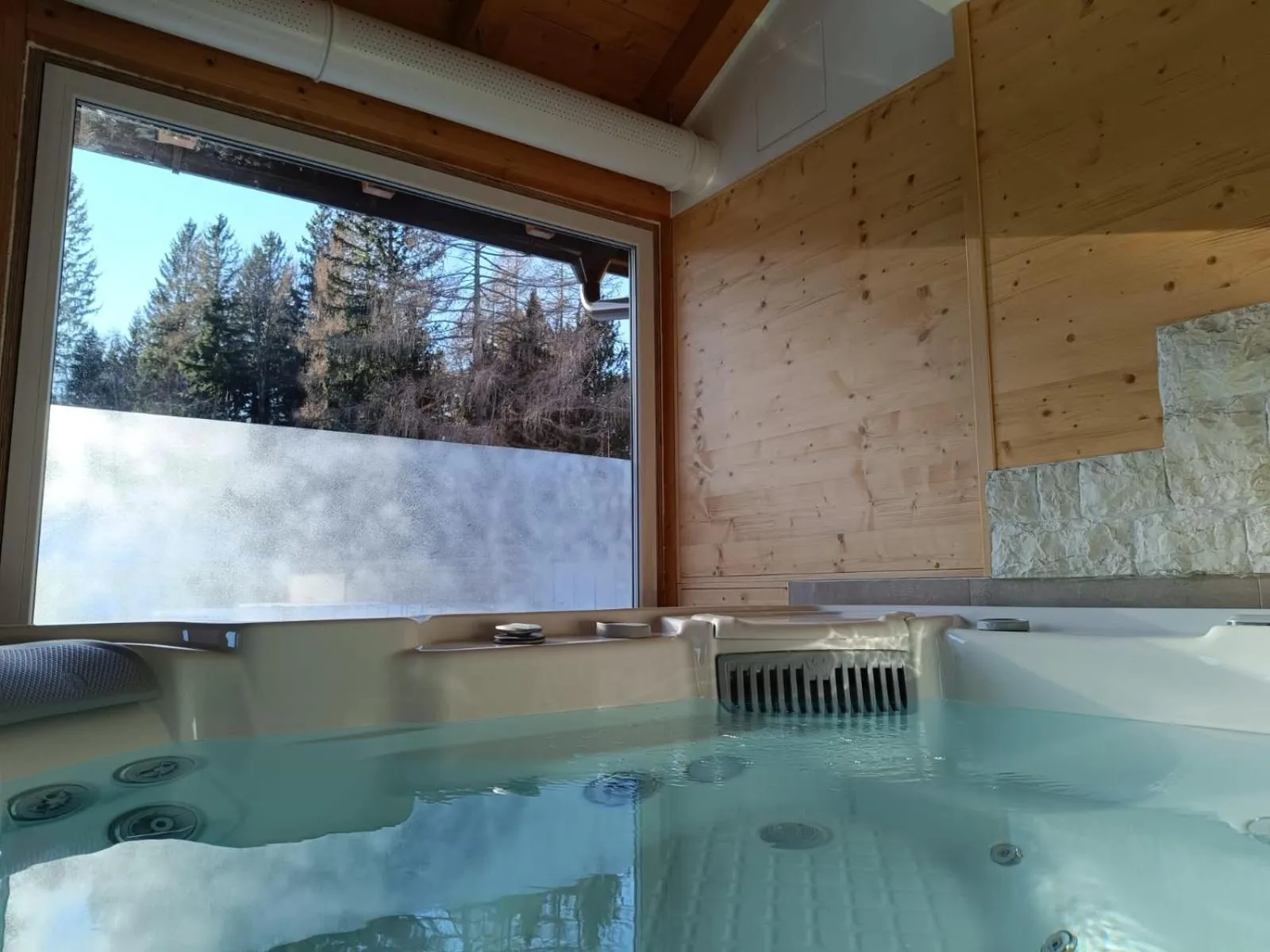 Hot Tub in Tana Della Volpe