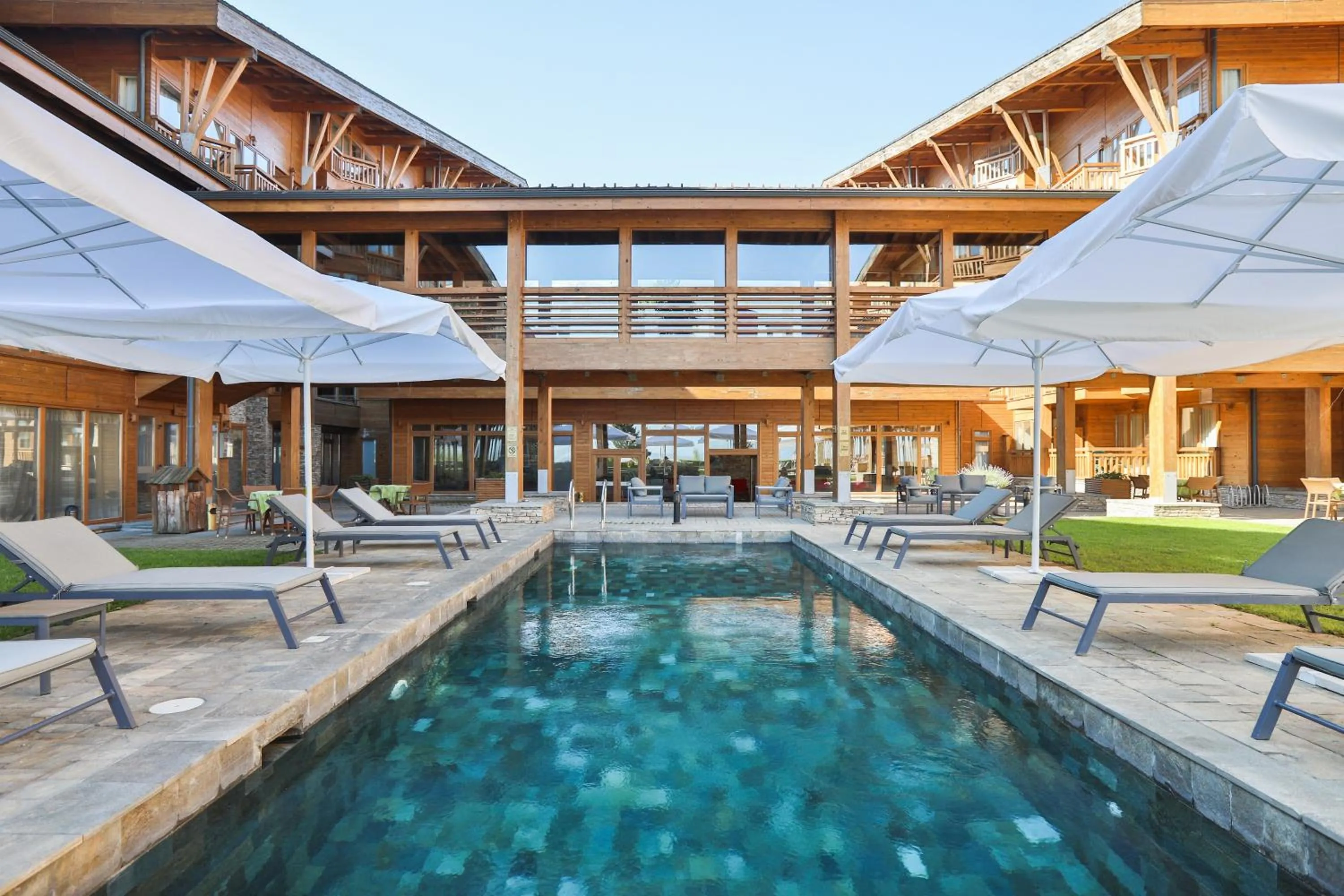 Swimming pool in Pirin Golf Hotel & Spa