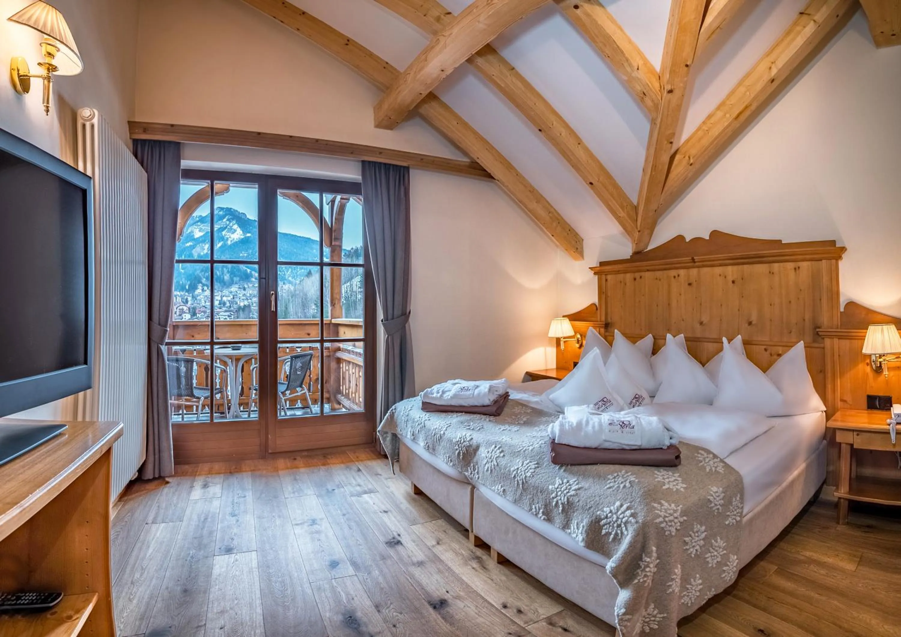 Photo of the whole room, Bed in Alpin & Vital Hotel La Perla