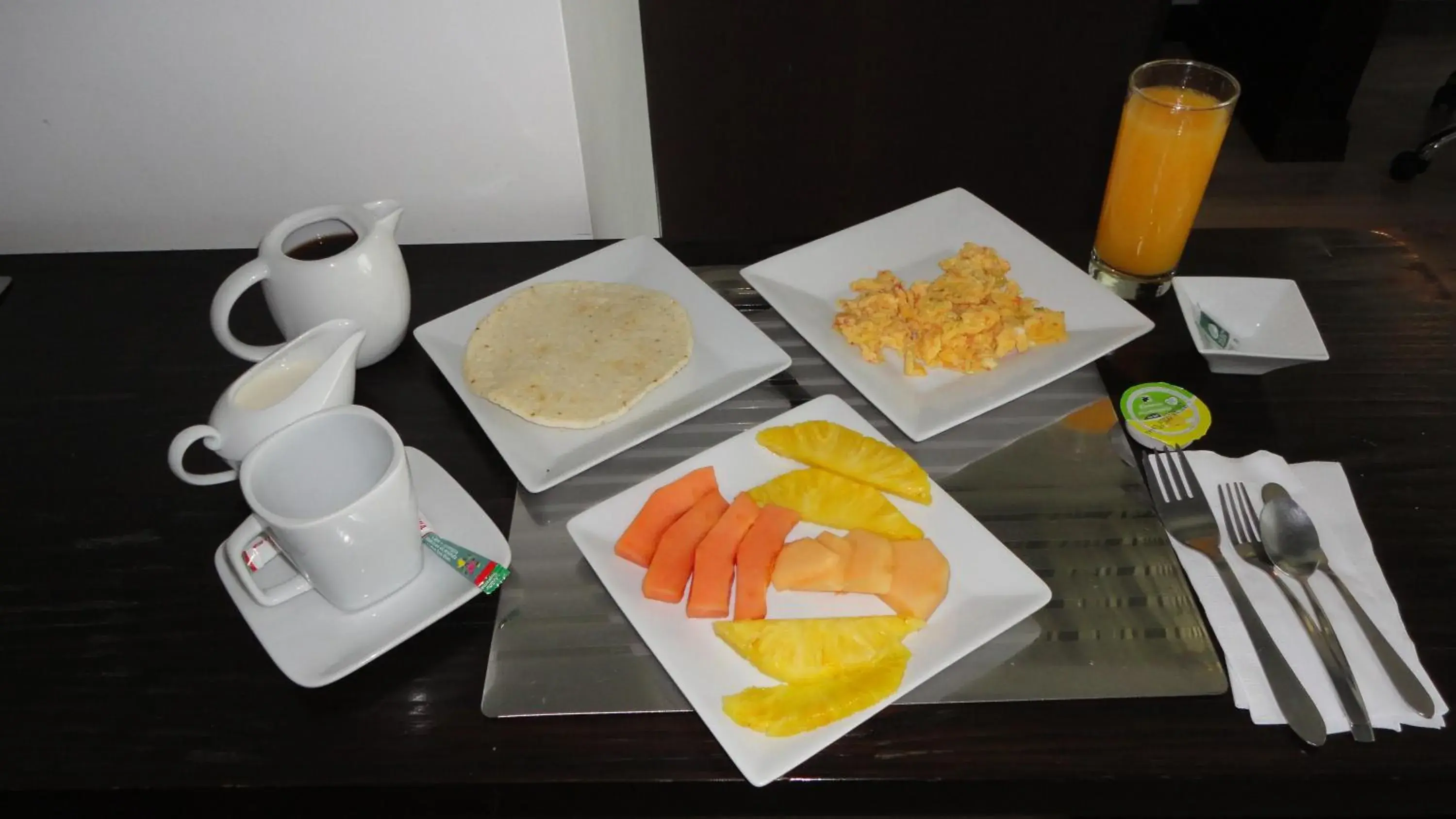 Breakfast in Habitat Suites Hotel By GHO Hoteles Breakfast in Habitat Suites Hotel By GHO Hoteles