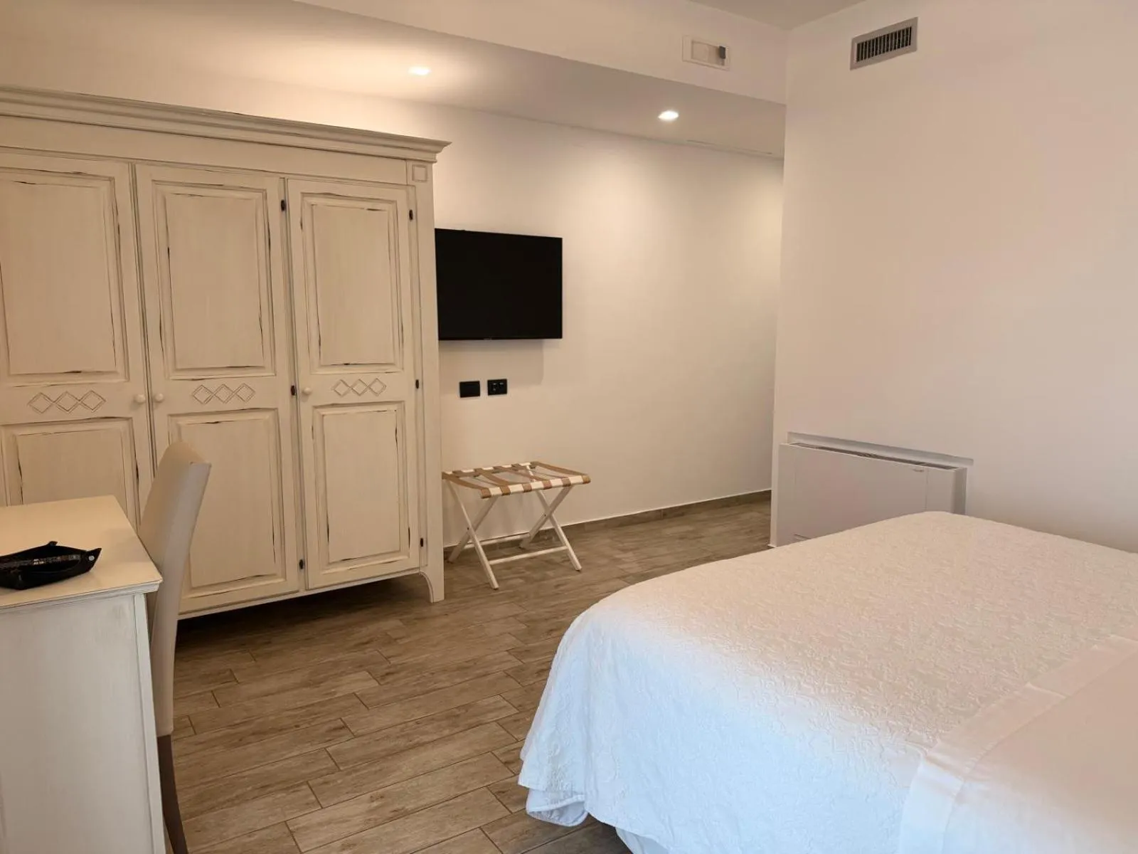 Bed in Lemon Factor Sorrento