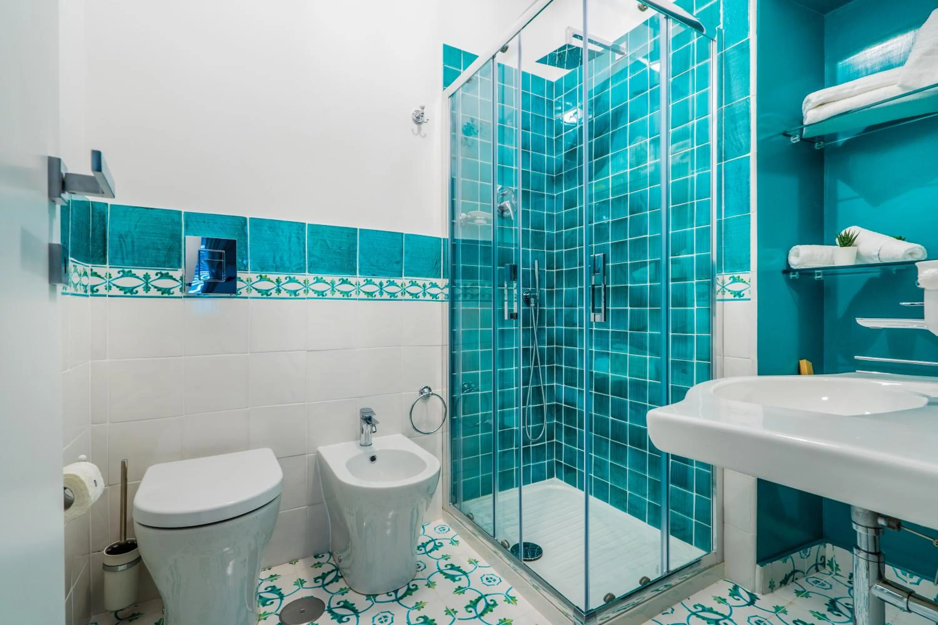 Shower in Lemon Factor Sorrento