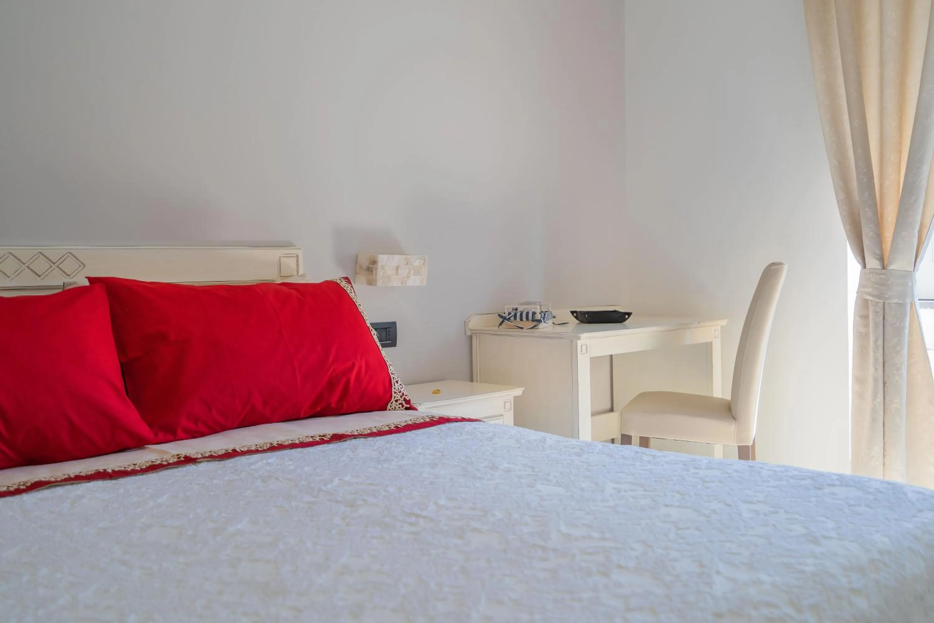 Bed in Lemon Factor Sorrento