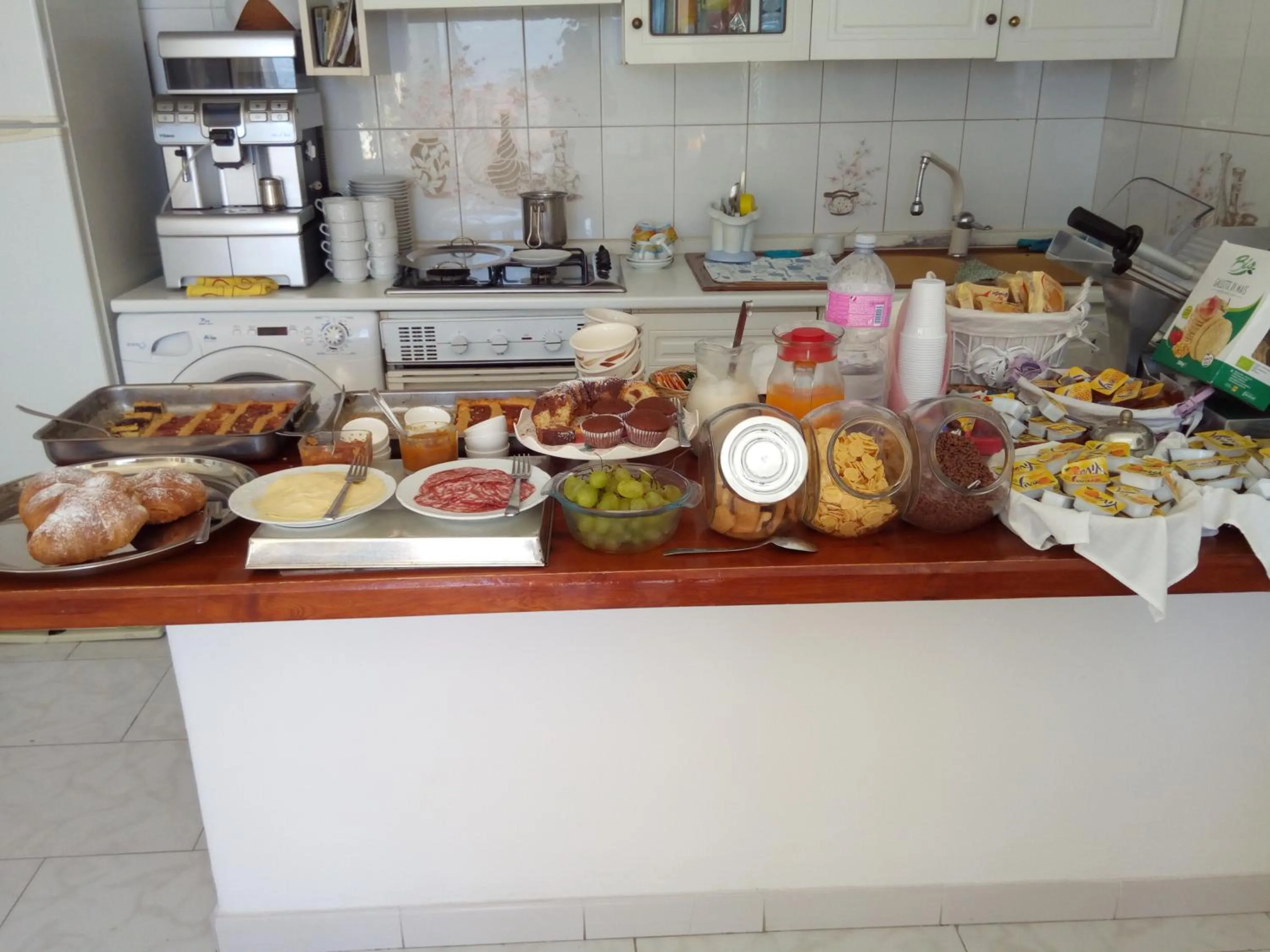 Breakfast in Villa Natalina