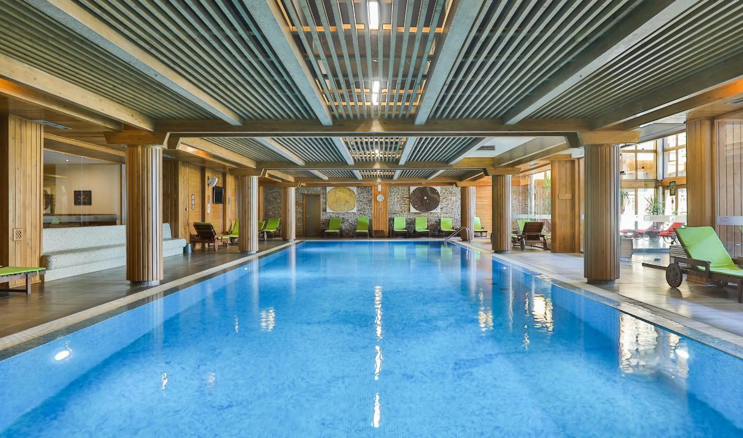 Swimming pool in Pirin Golf & Country Club Apartment Complex