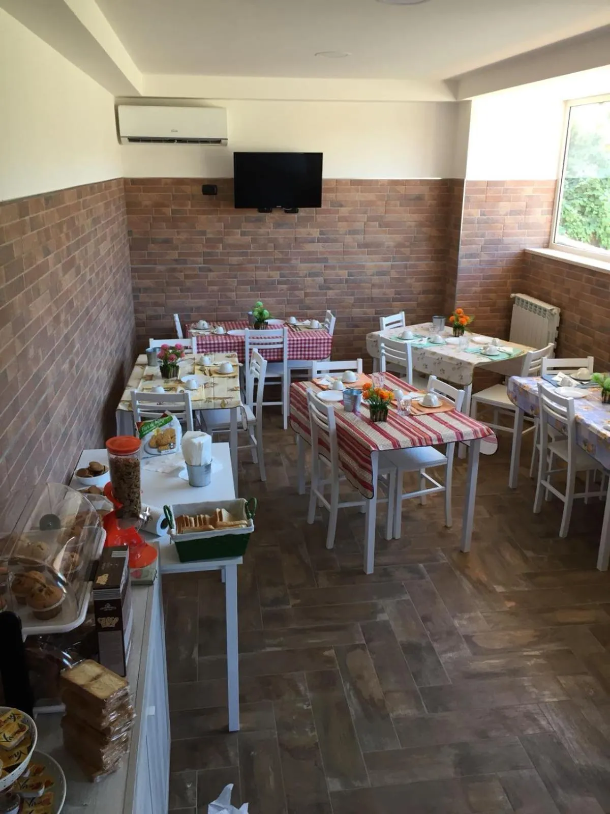 Communal lounge/ TV room in Beb la lupa