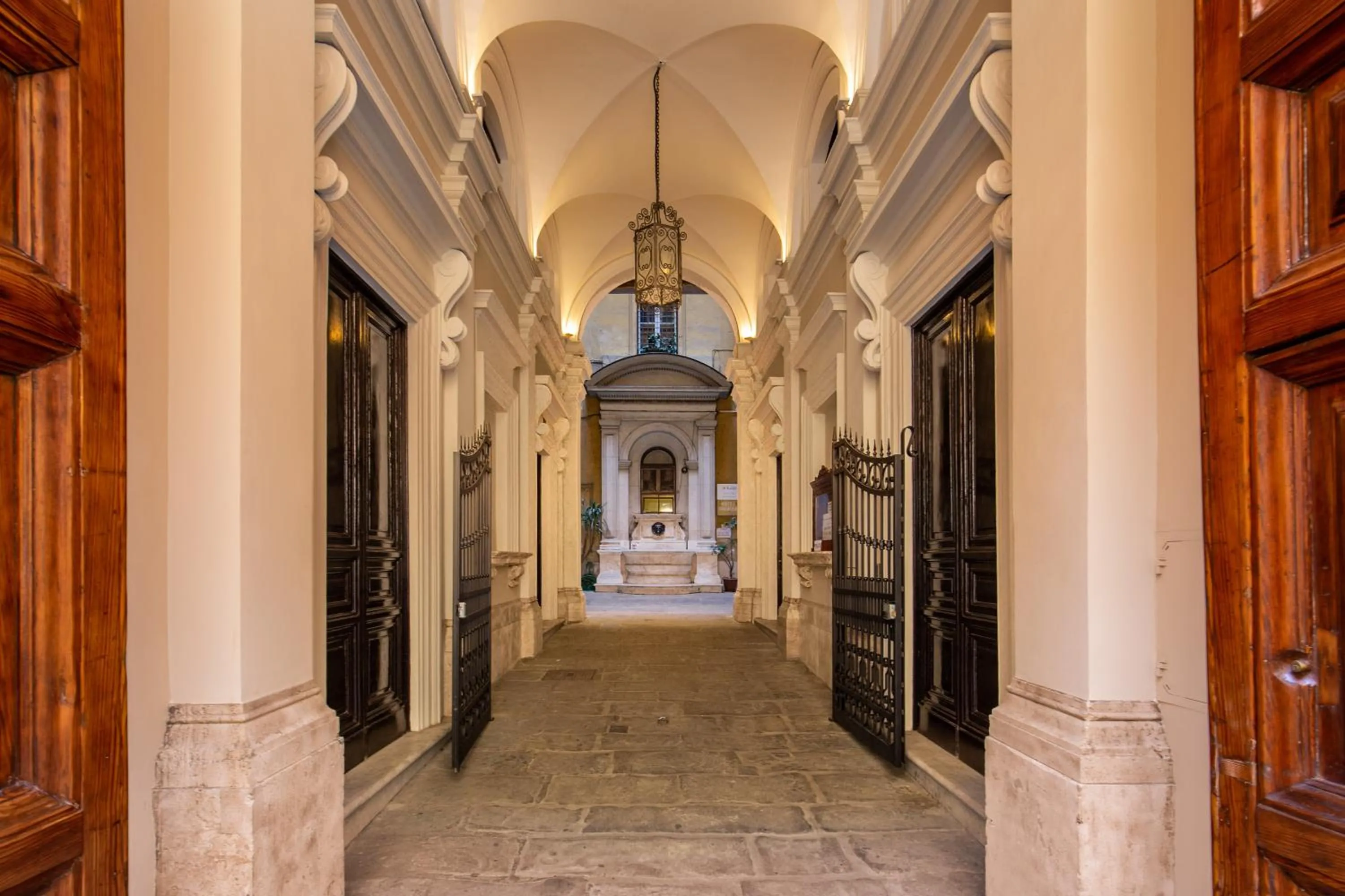 Facade/entrance in DeCharme apartment with terrace in Monti