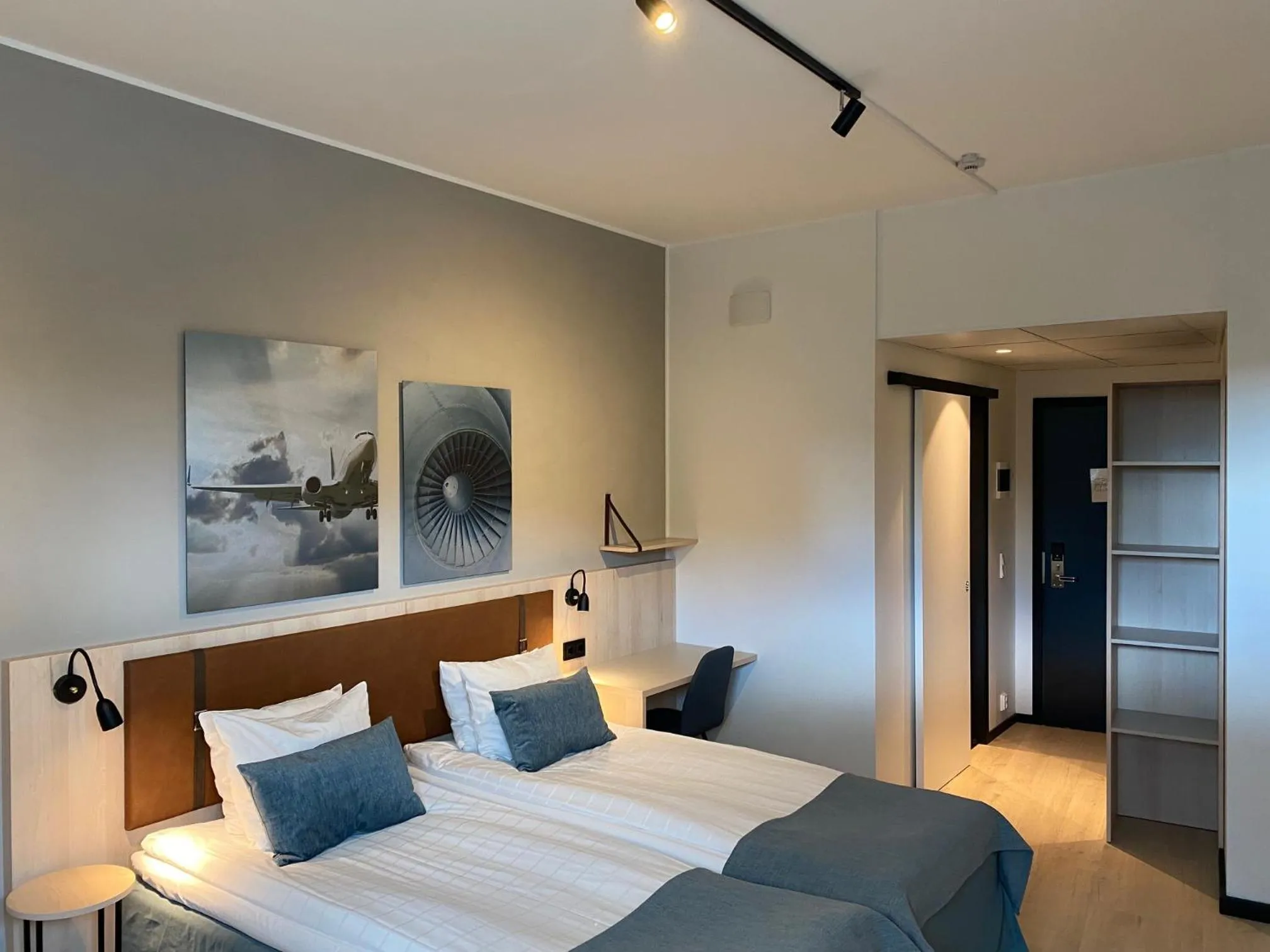 Bedroom, Bed in Pilot Airport Hotel