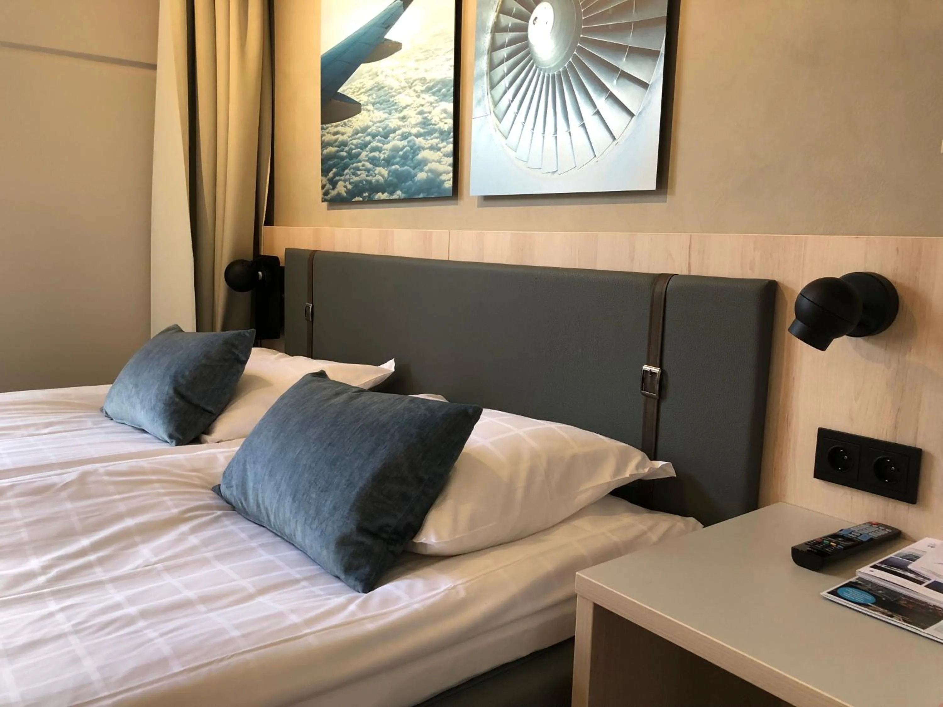 Bed in Pilot Airport Hotel