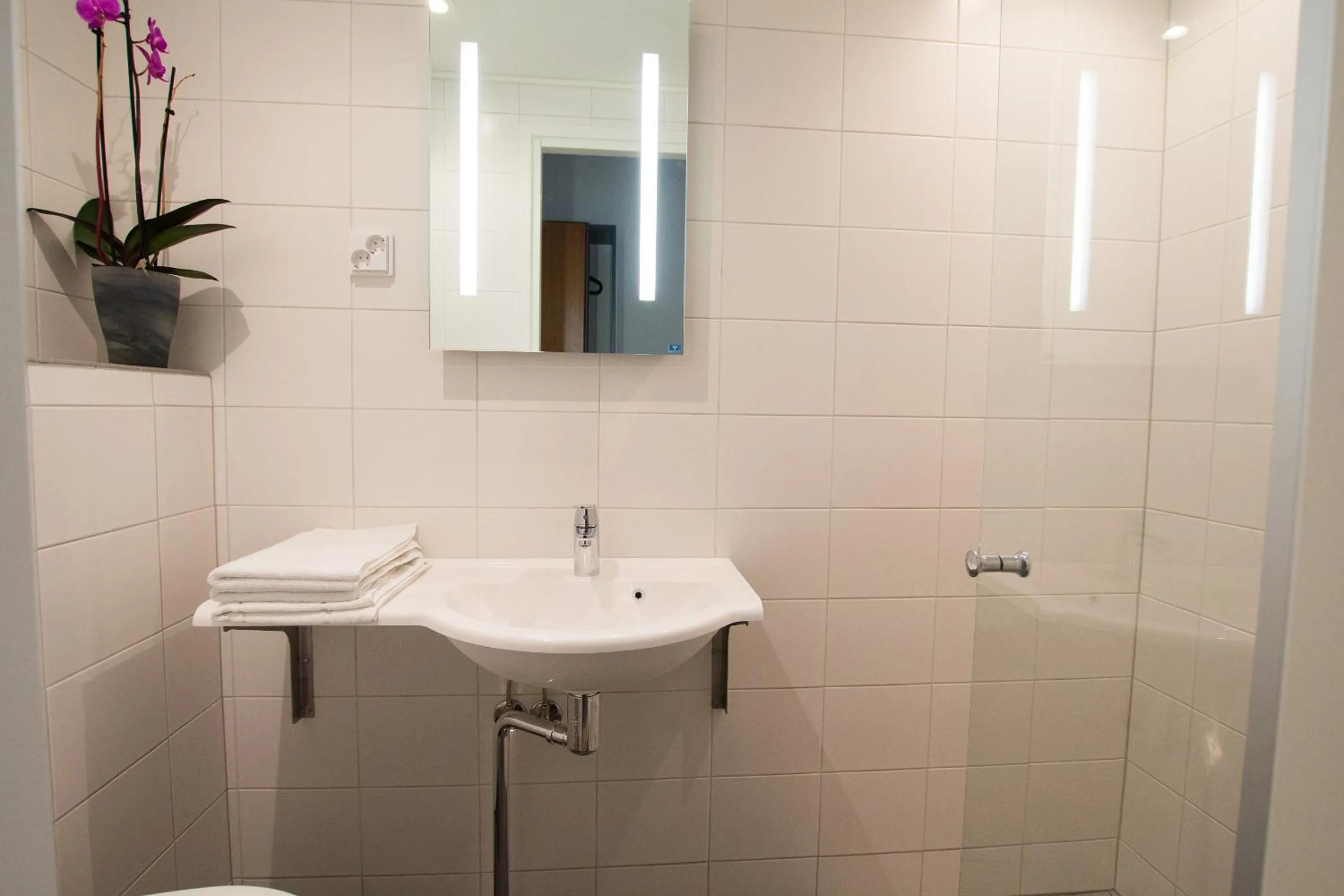 Bathroom in Pilot Airport Hotel