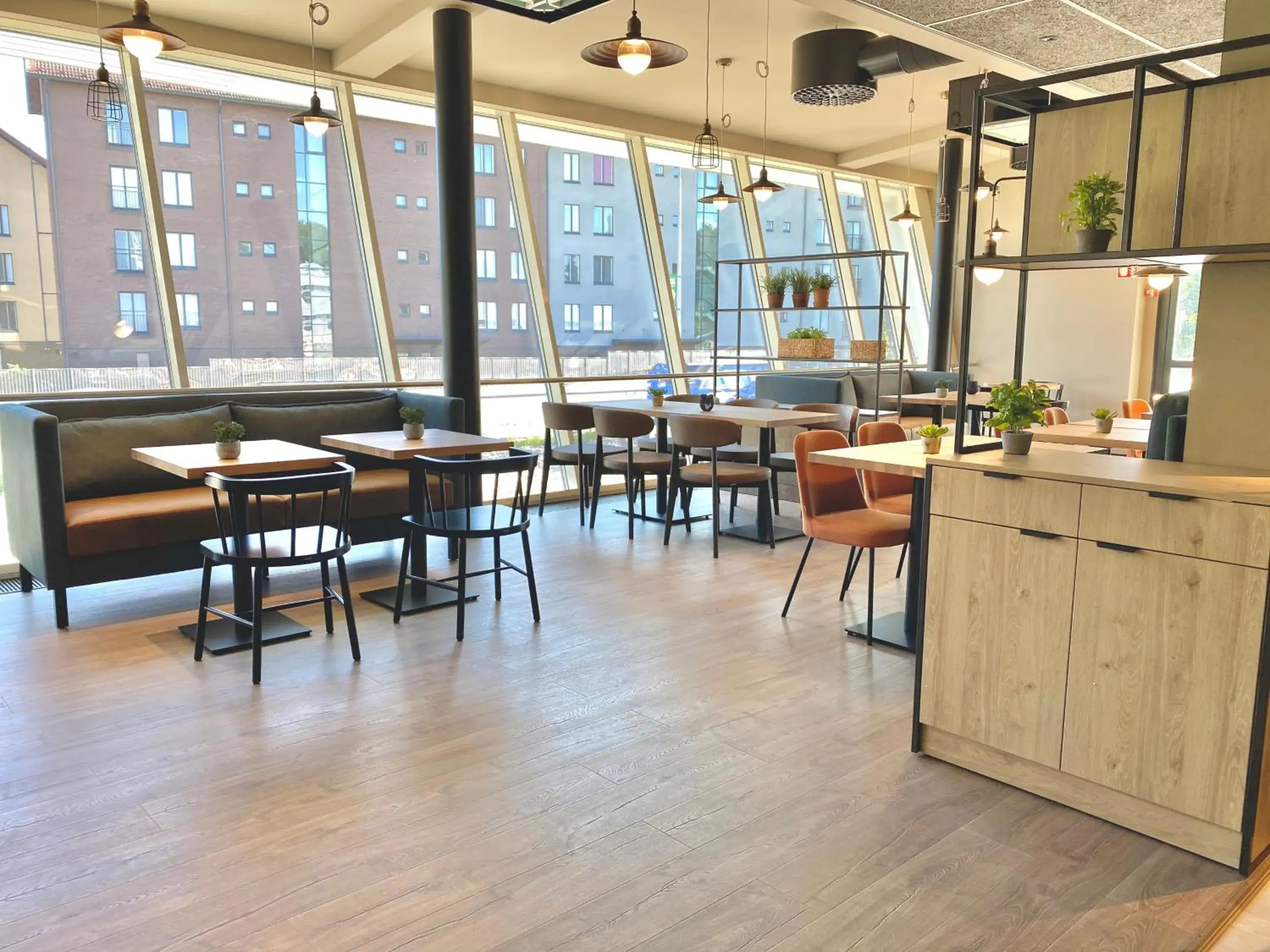 Restaurant/places to eat in Pilot Airport Hotel Restaurant/places to eat in Pilot Airport Hotel