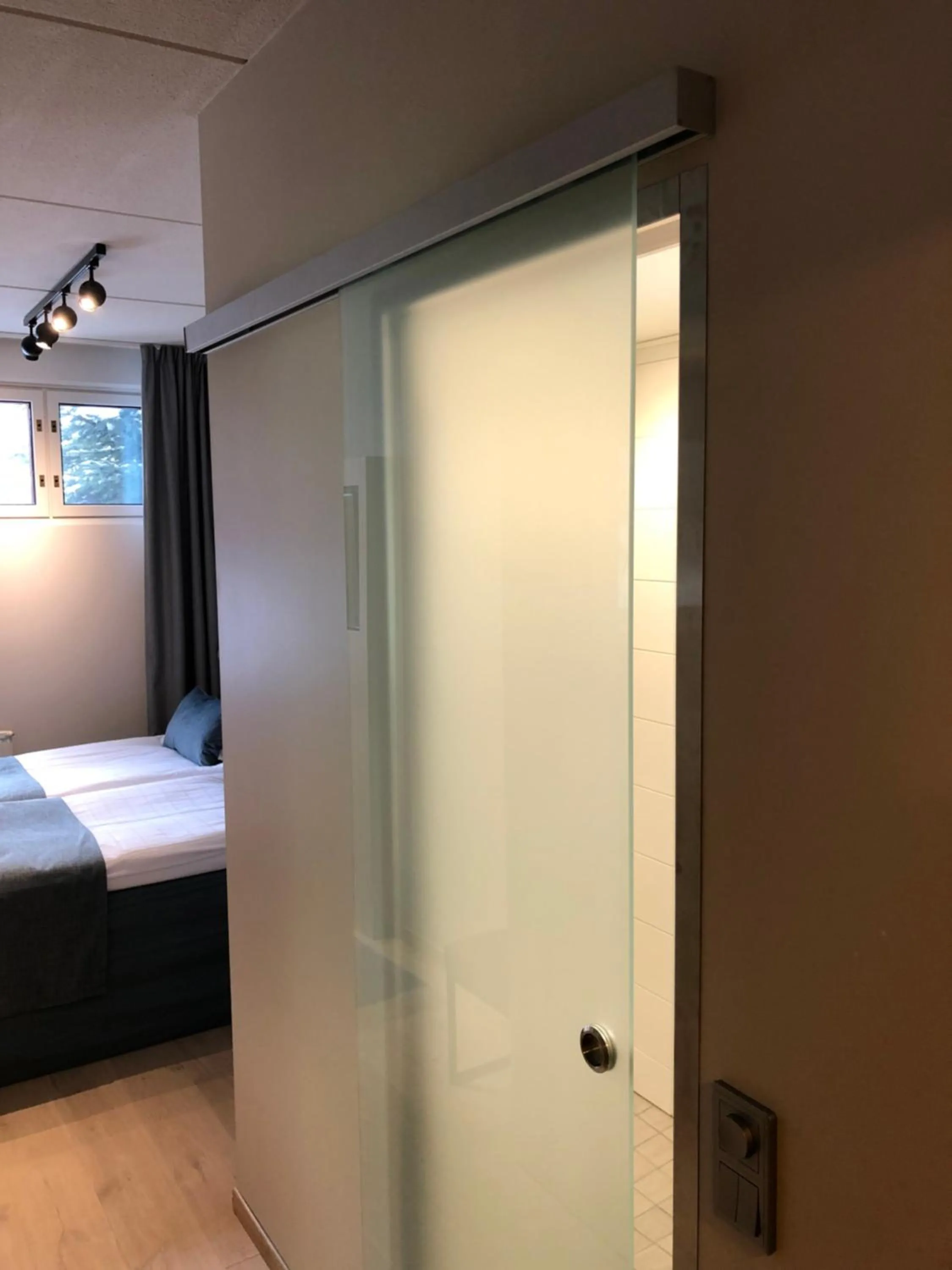 Bathroom, Bed in Pilot Airport Hotel