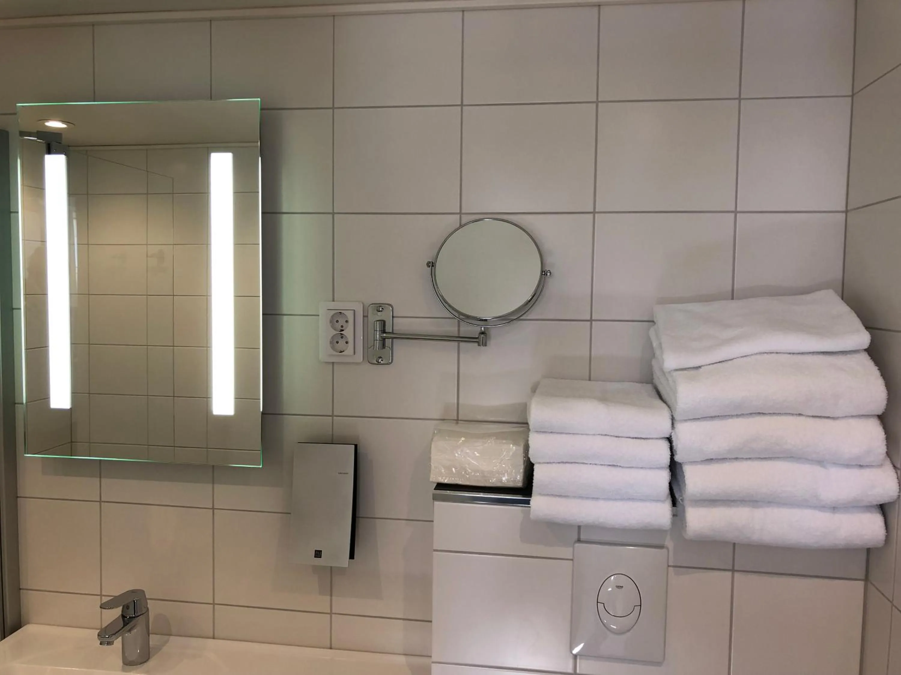 Bathroom in Pilot Airport Hotel