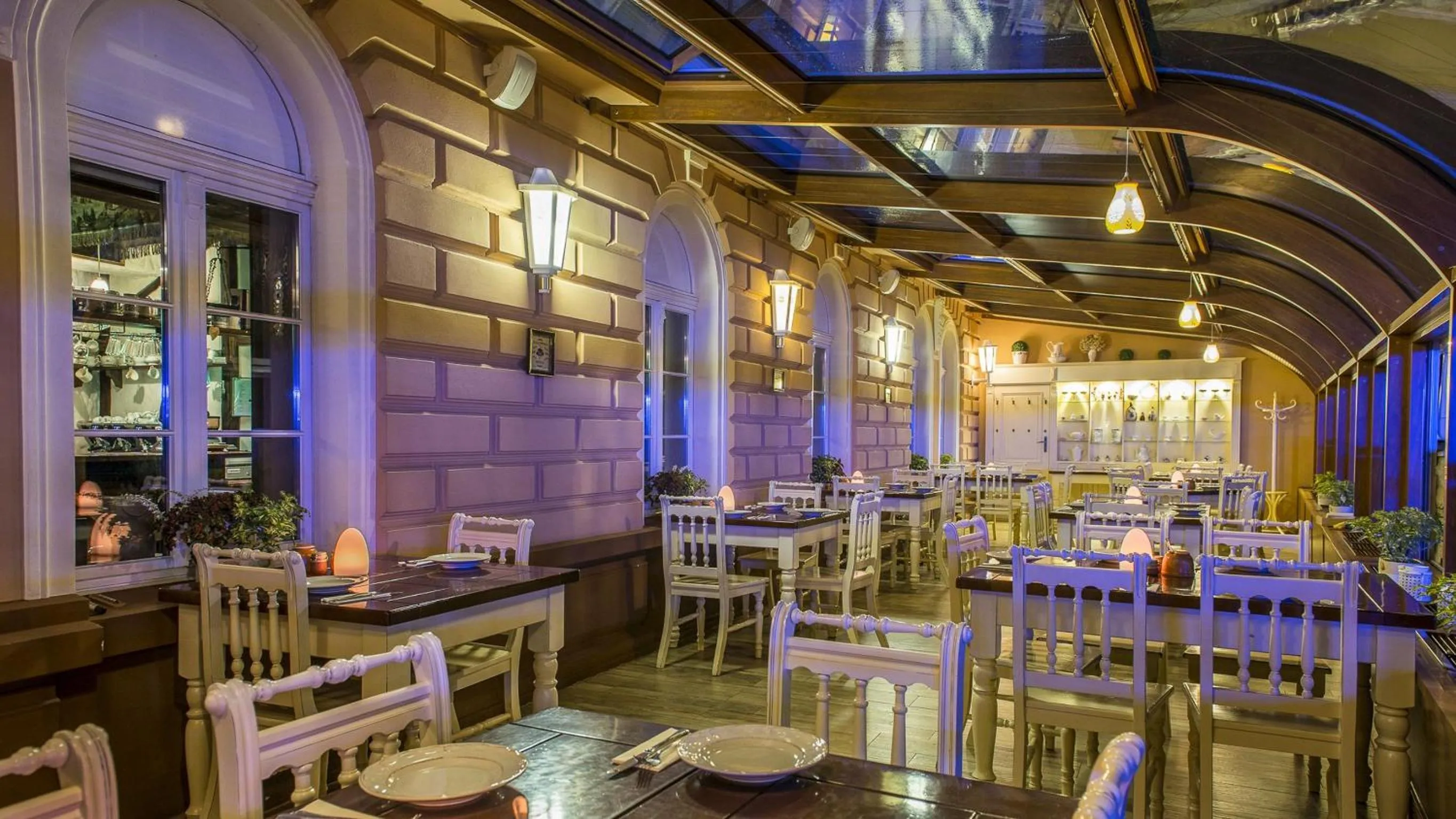 Restaurant/places to eat in Hotel Starka