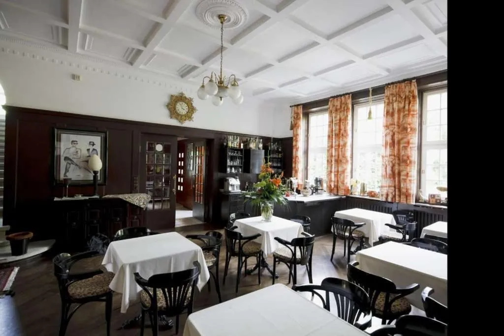 Restaurant/places to eat in Hotel Park Villa