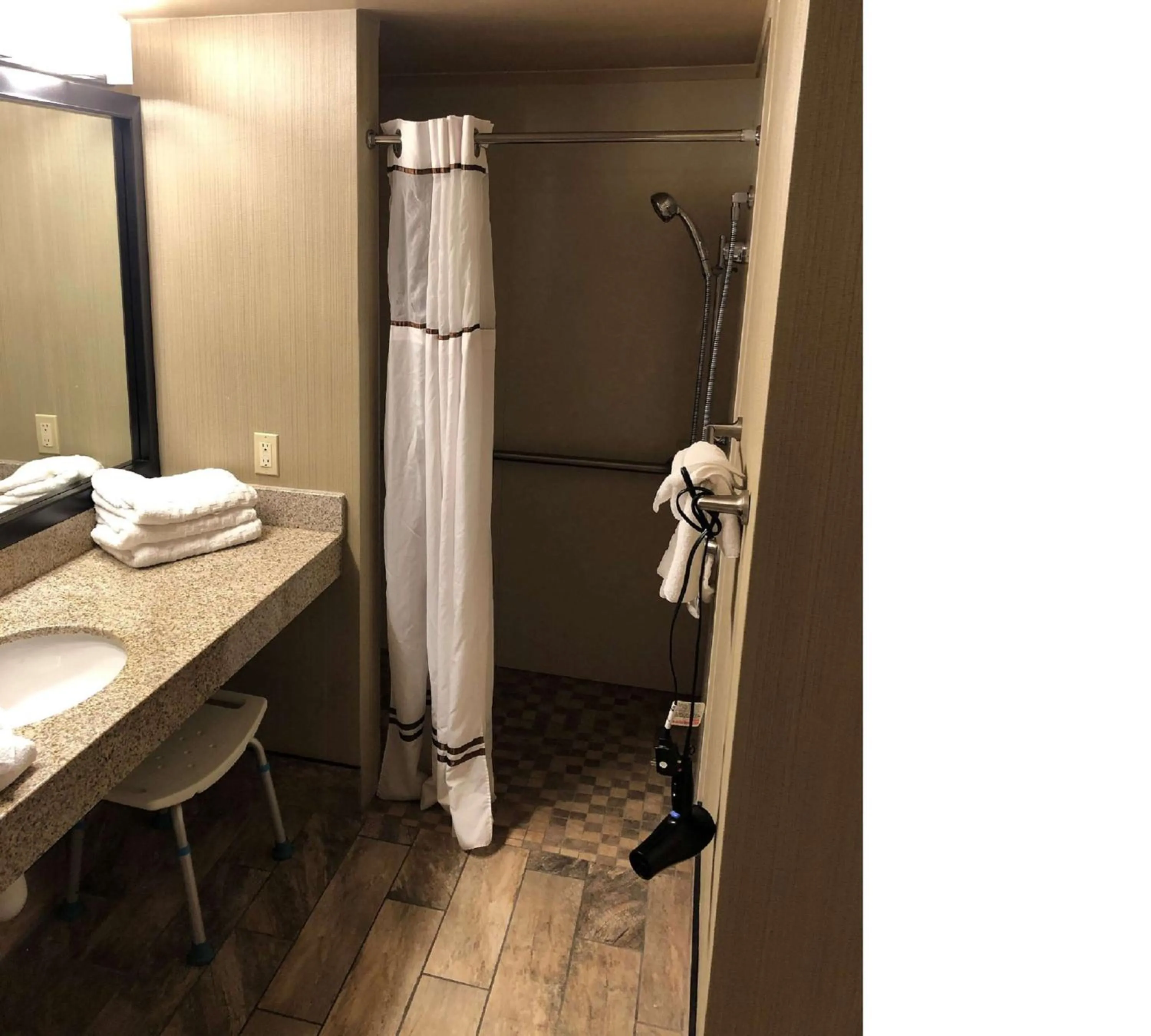 Bathroom, Bed in Best Western Ramkota Hotel