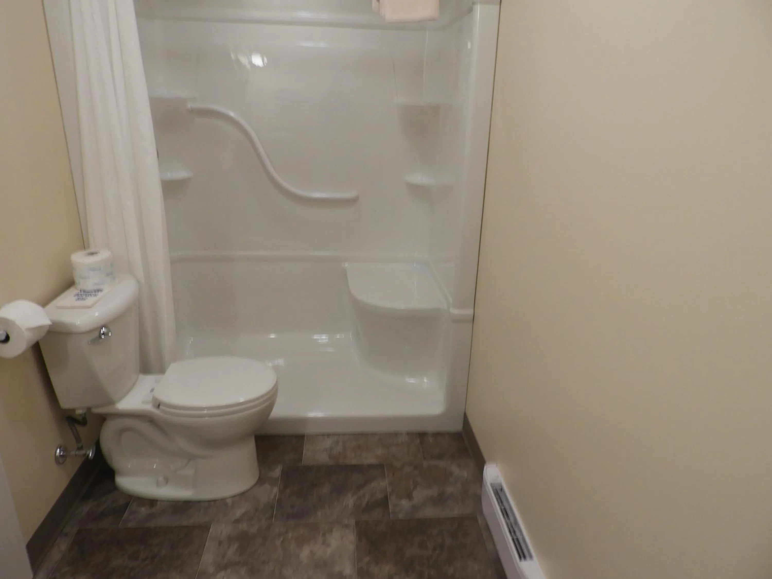 Bathroom in Admiral Digby Inn Restaurant and Cottages