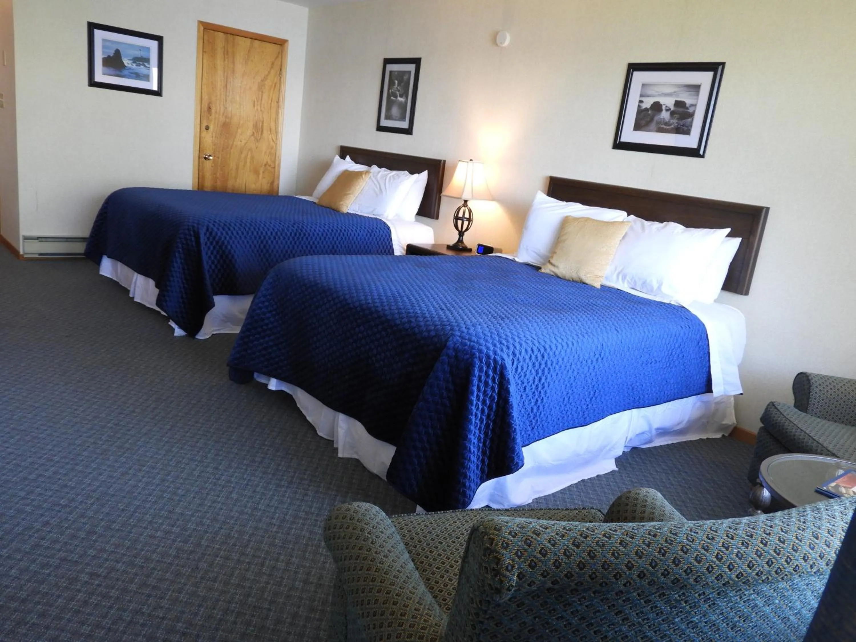 Bed in Admiral Digby Inn Restaurant and Cottages