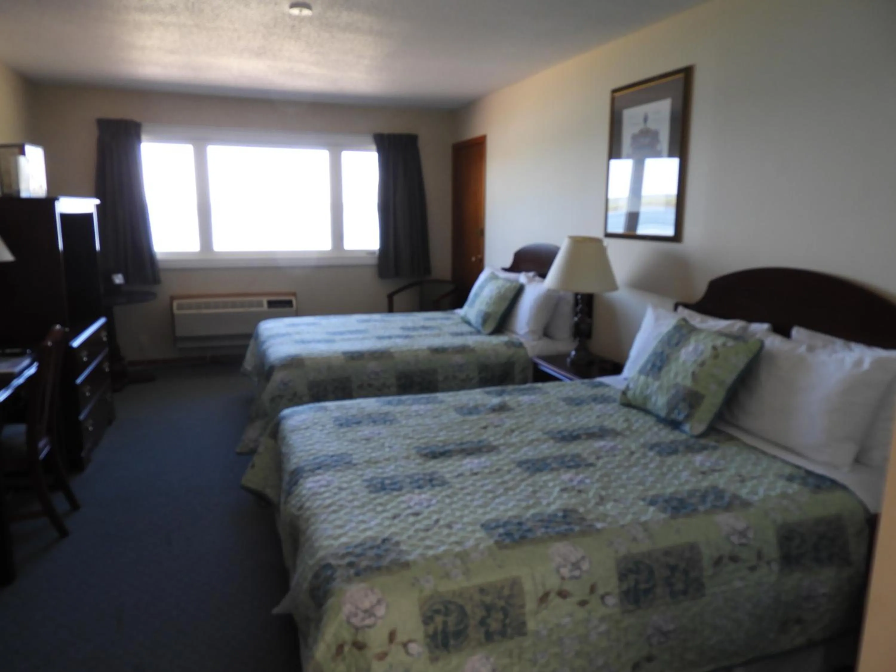 Photo of the whole room, Bed in Admiral Digby Inn Restaurant and Cottages