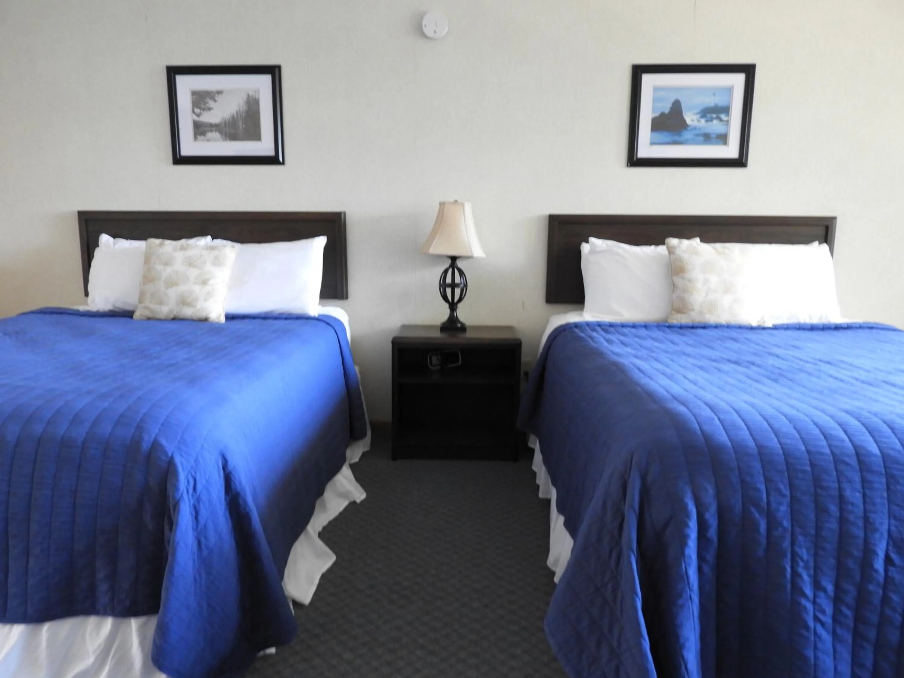 Bed in Admiral Digby Inn Restaurant and Cottages