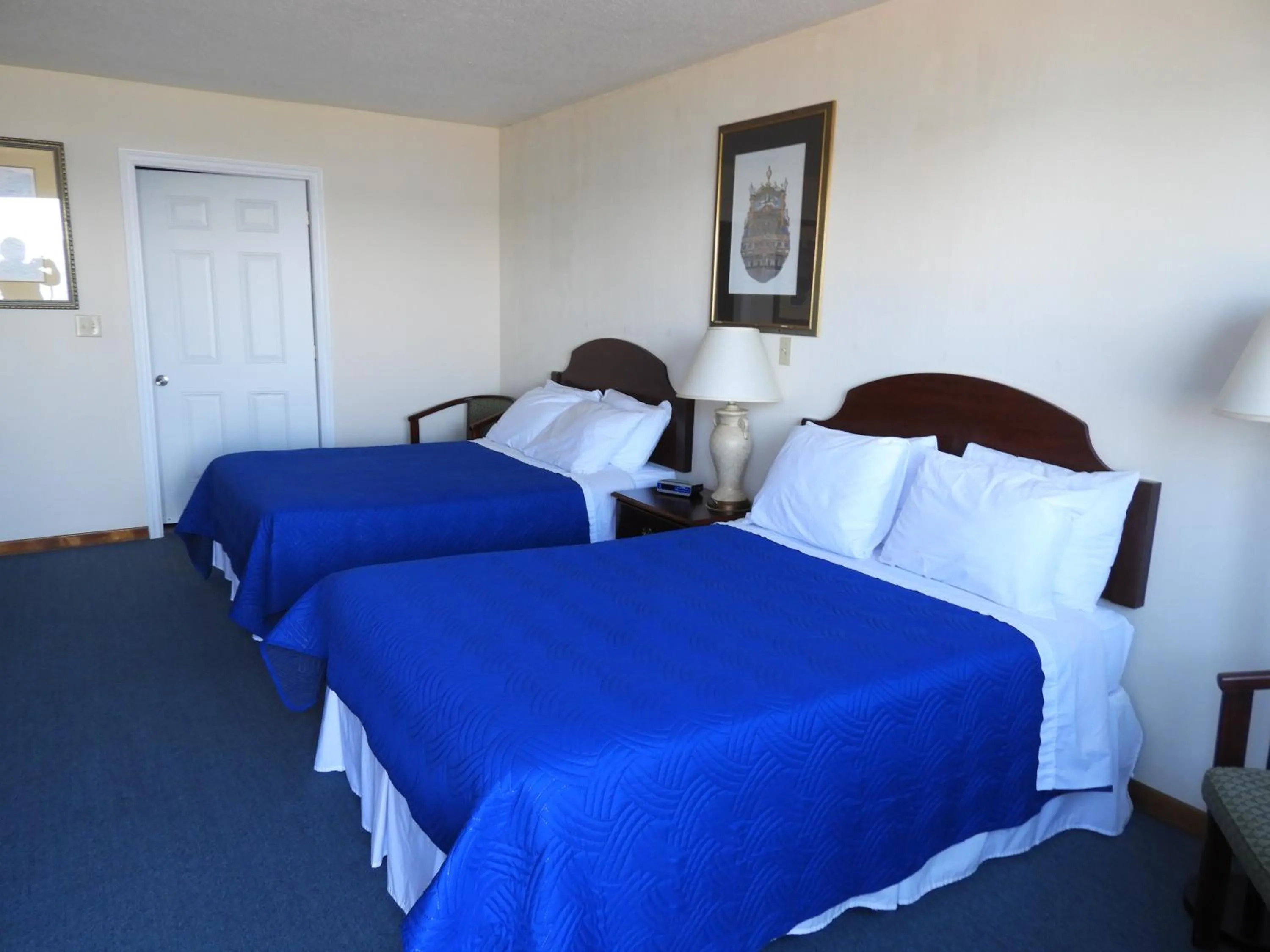 Photo of the whole room, Bed in Admiral Digby Inn Restaurant and Cottages