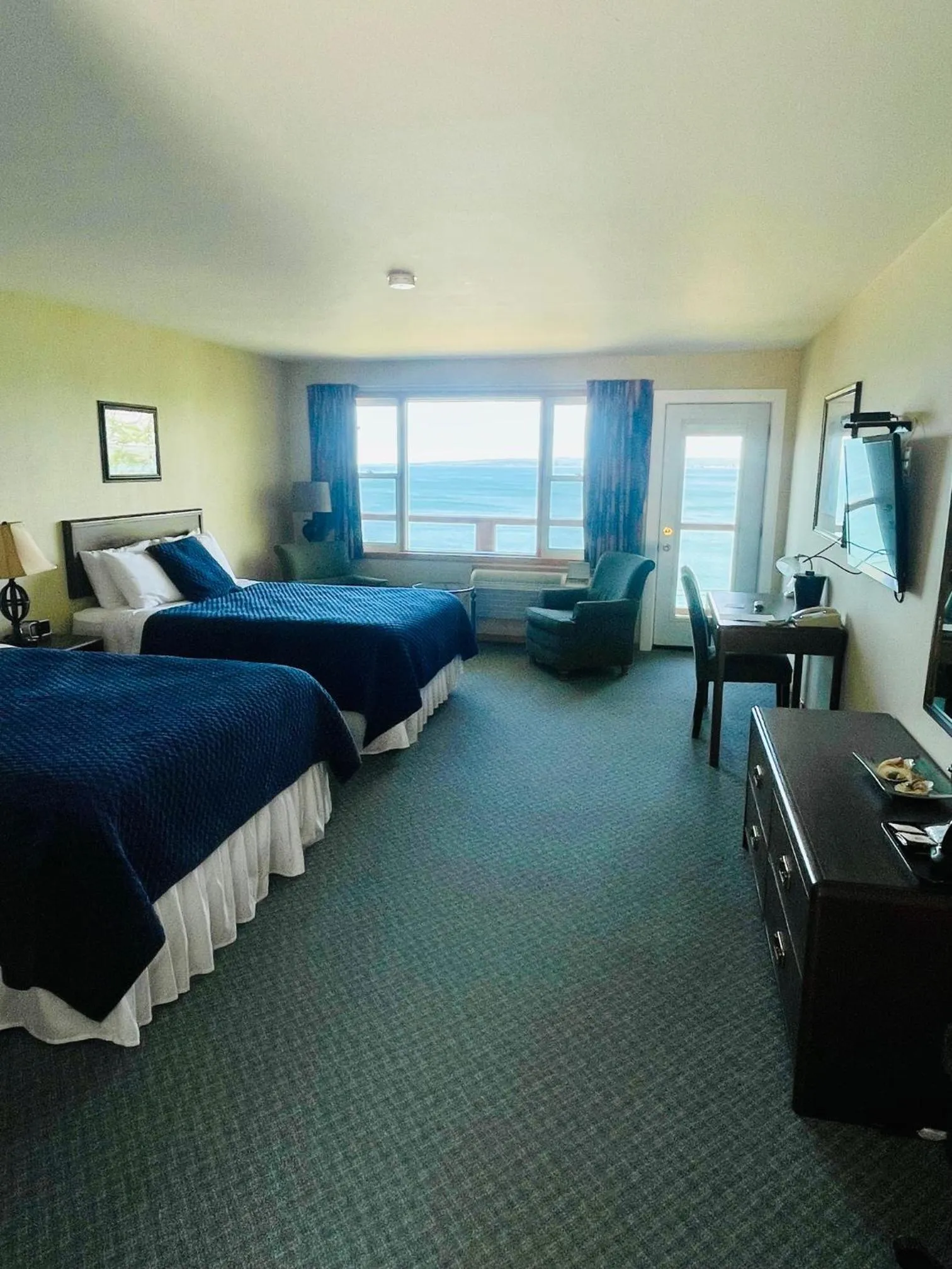 Bedroom, Bed in Admiral Digby Inn Restaurant and Cottages
