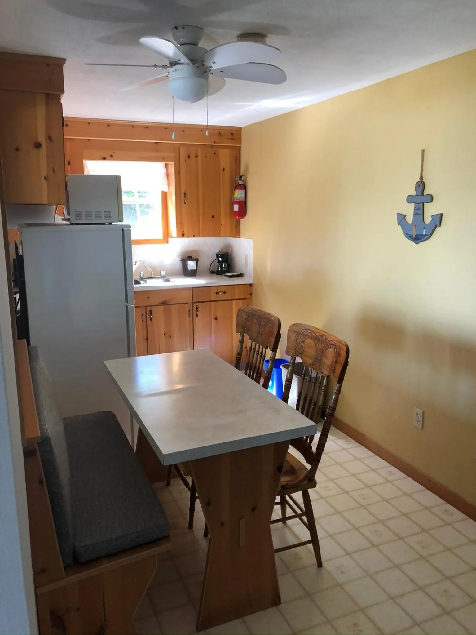 Kitchen or kitchenette in Admiral Digby Inn Restaurant and Cottages