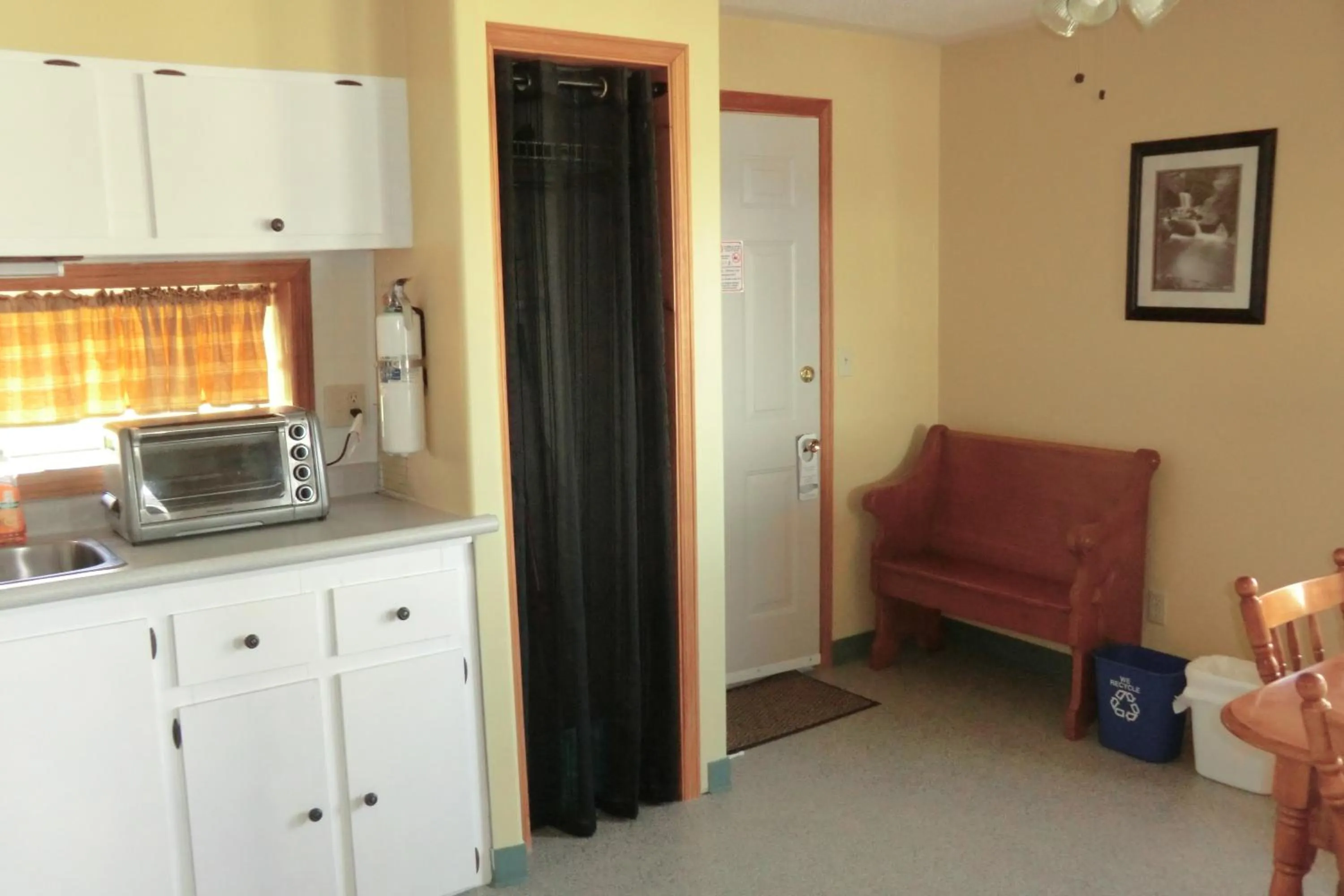 Kitchen or kitchenette in Admiral Digby Inn Restaurant and Cottages