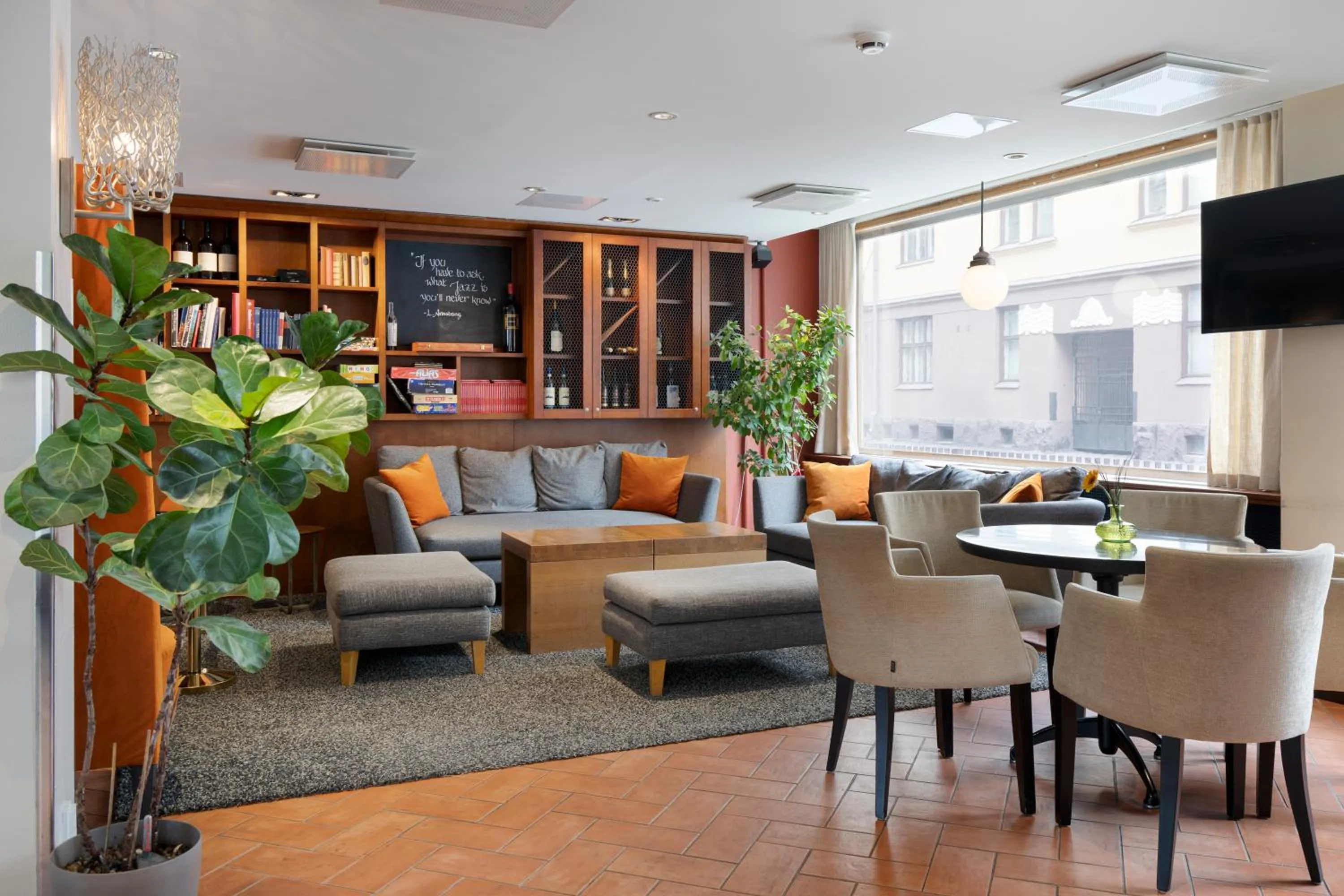 Communal lounge/ TV room in Original Sokos Hotel Albert