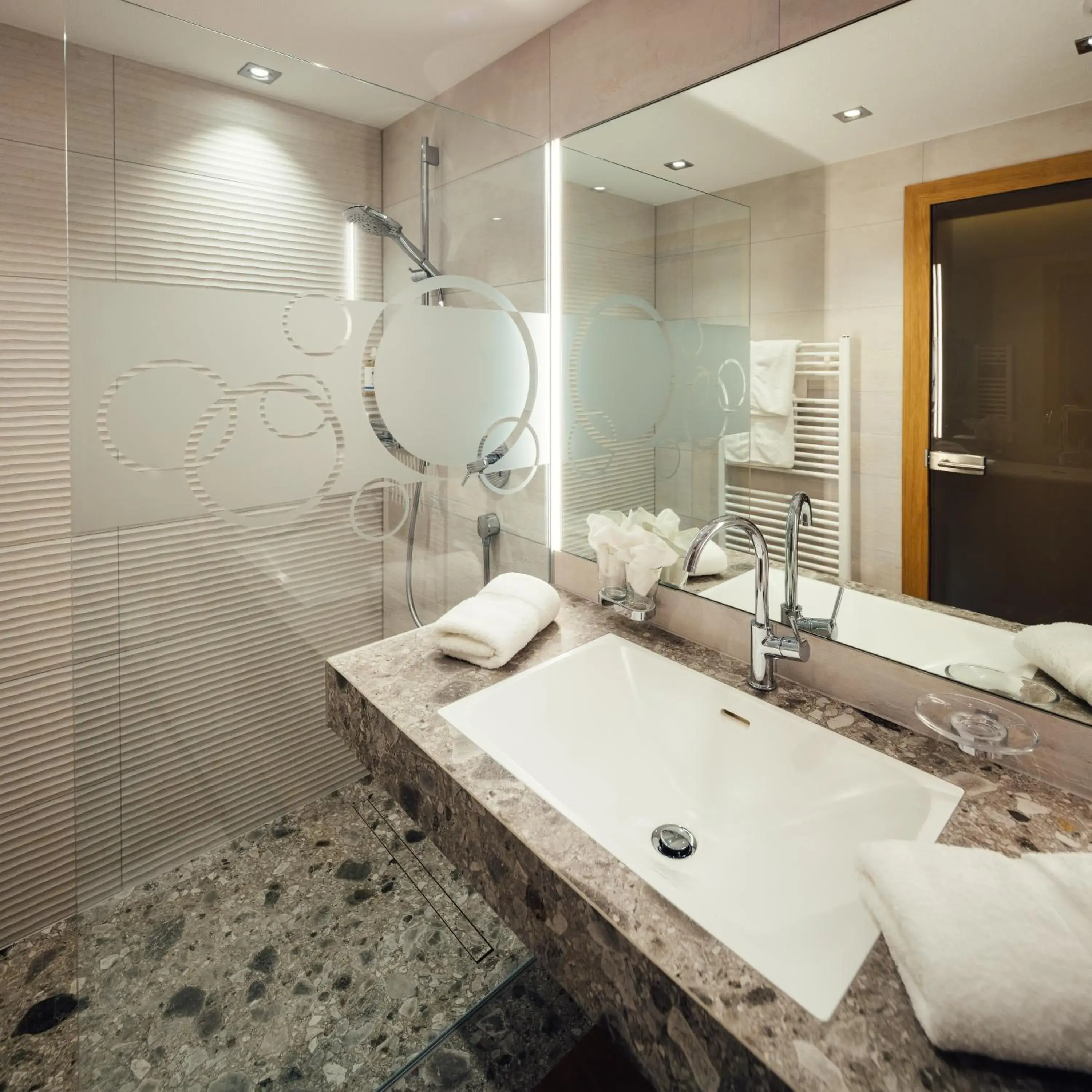 Decorative detail, Bathroom in Hotel Garni Angela