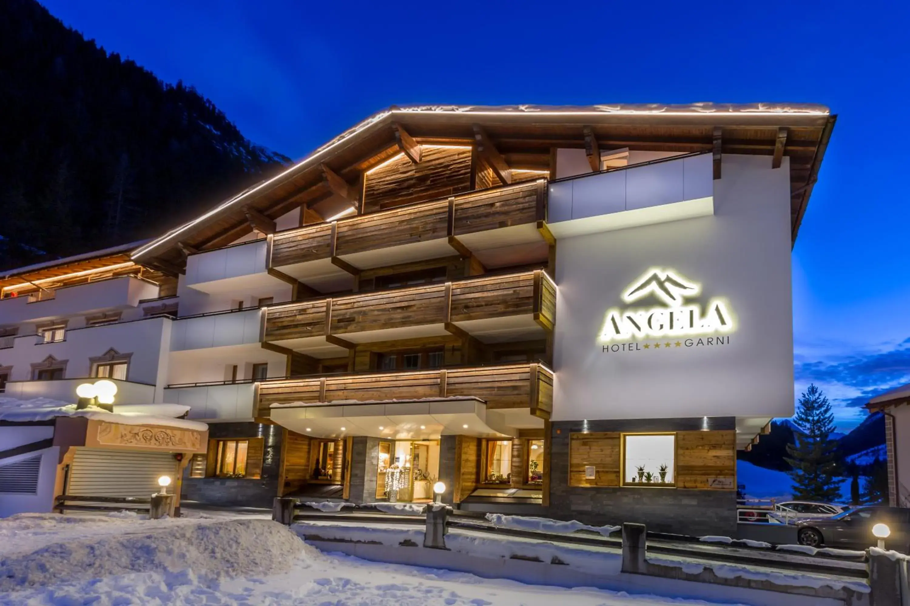Facade/entrance, Winter in Hotel Garni Angela