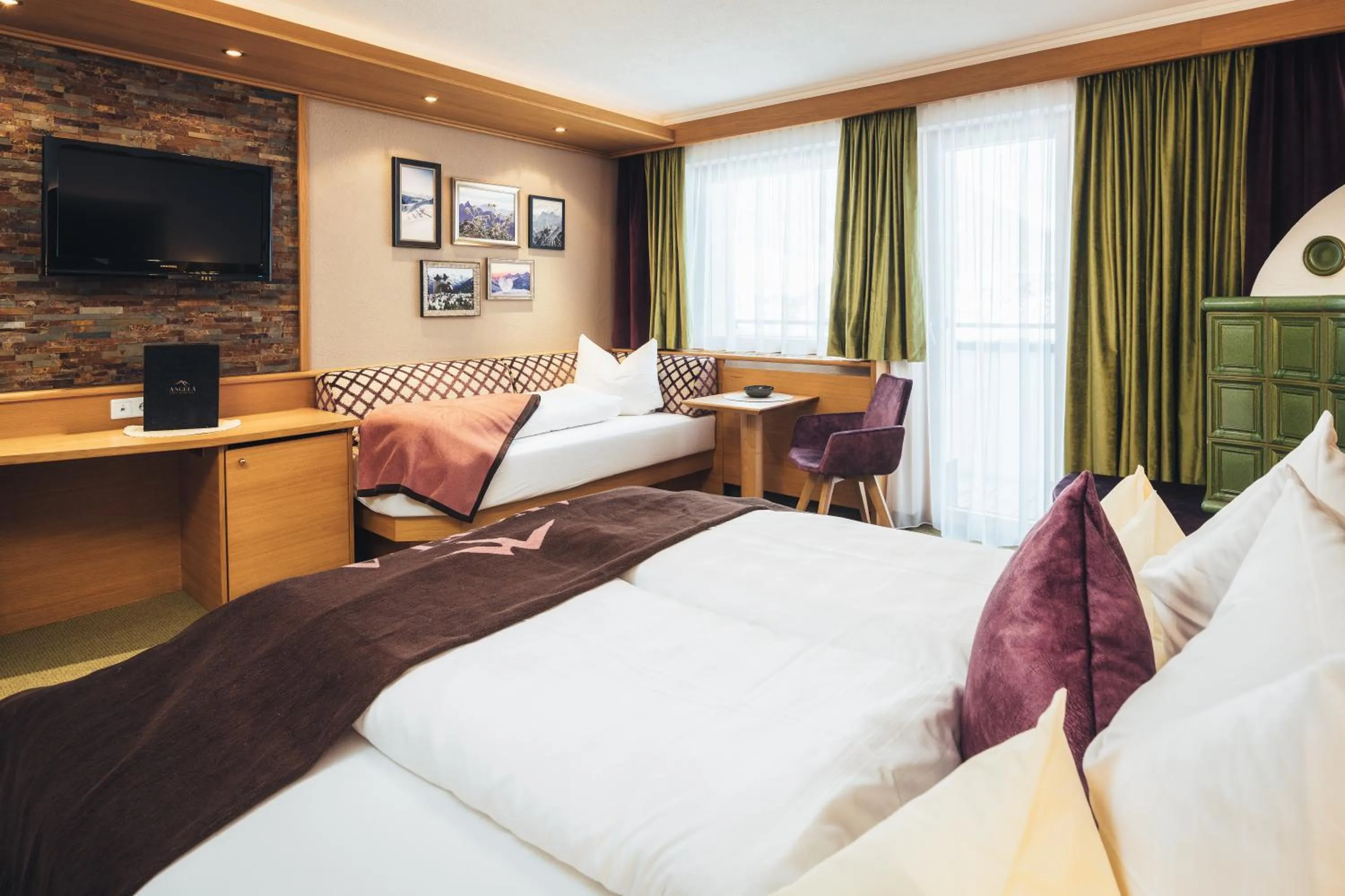 Photo of the whole room, Bed in Hotel Garni Angela