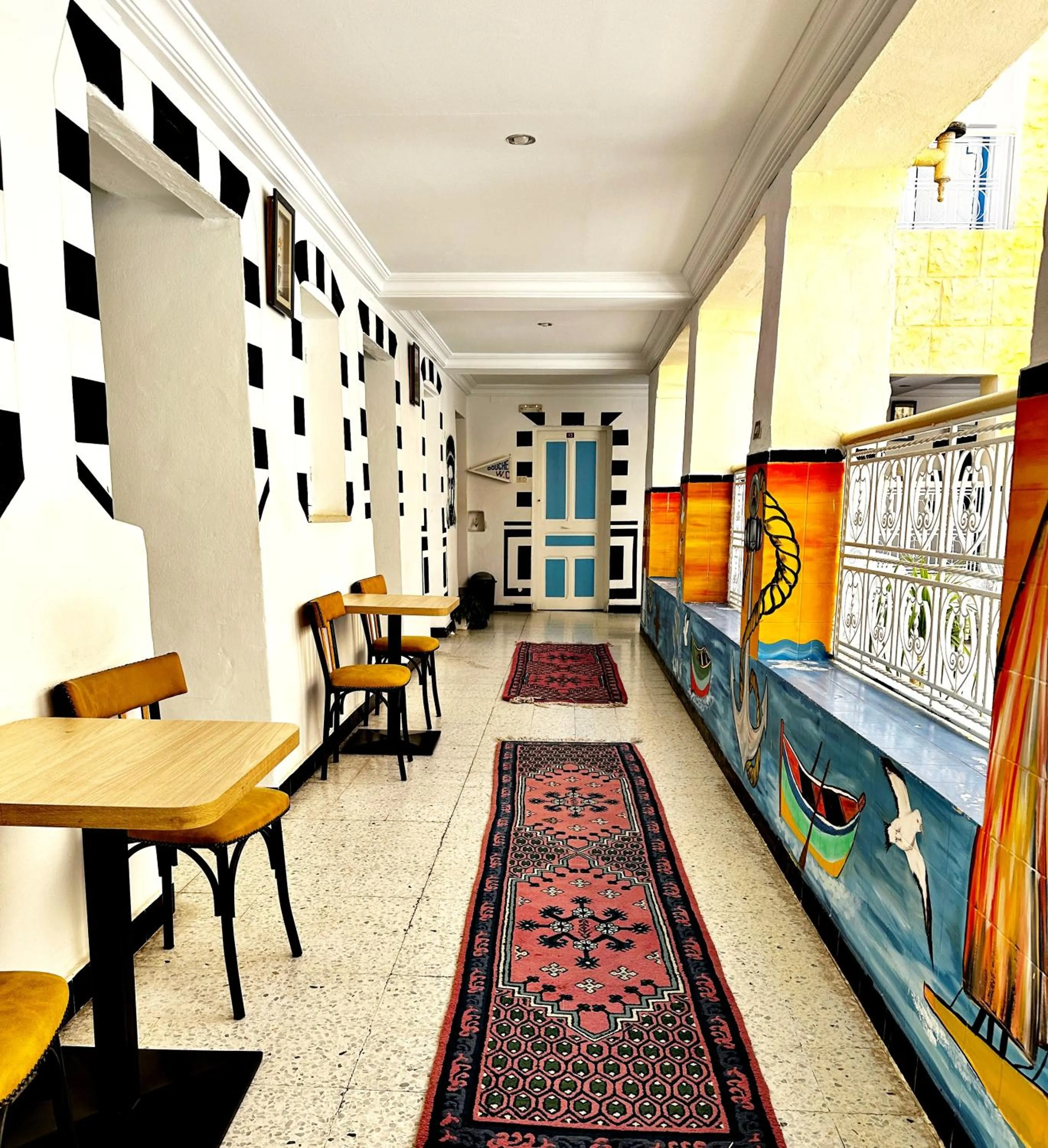 Living room, Bed in Hotel Paris